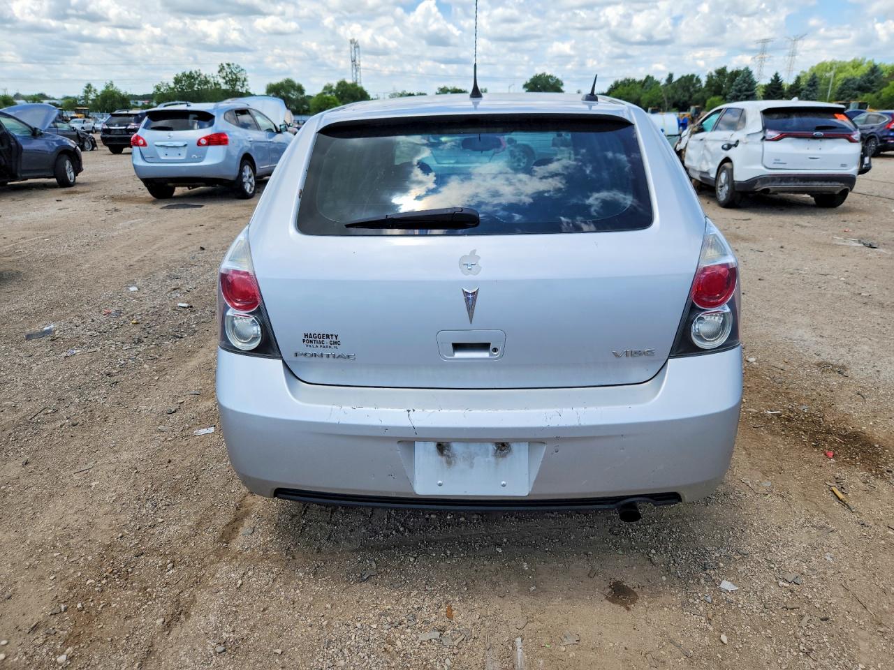 2009 Pontiac Vibe Silver vin: 5Y2SP670X9Z443102