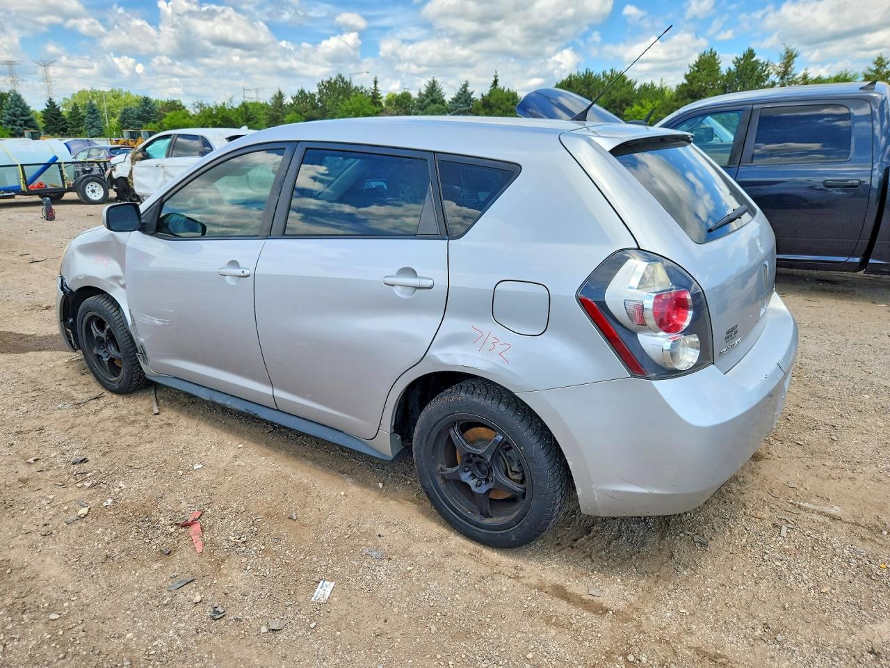 2009 Pontiac Vibe Silver vin: 5Y2SP670X9Z443102