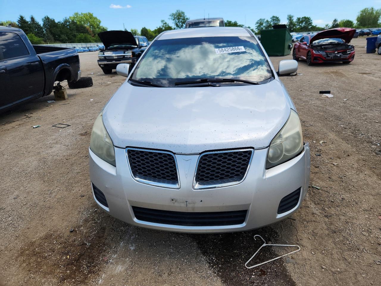 2009 Pontiac Vibe Silver vin: 5Y2SP670X9Z443102