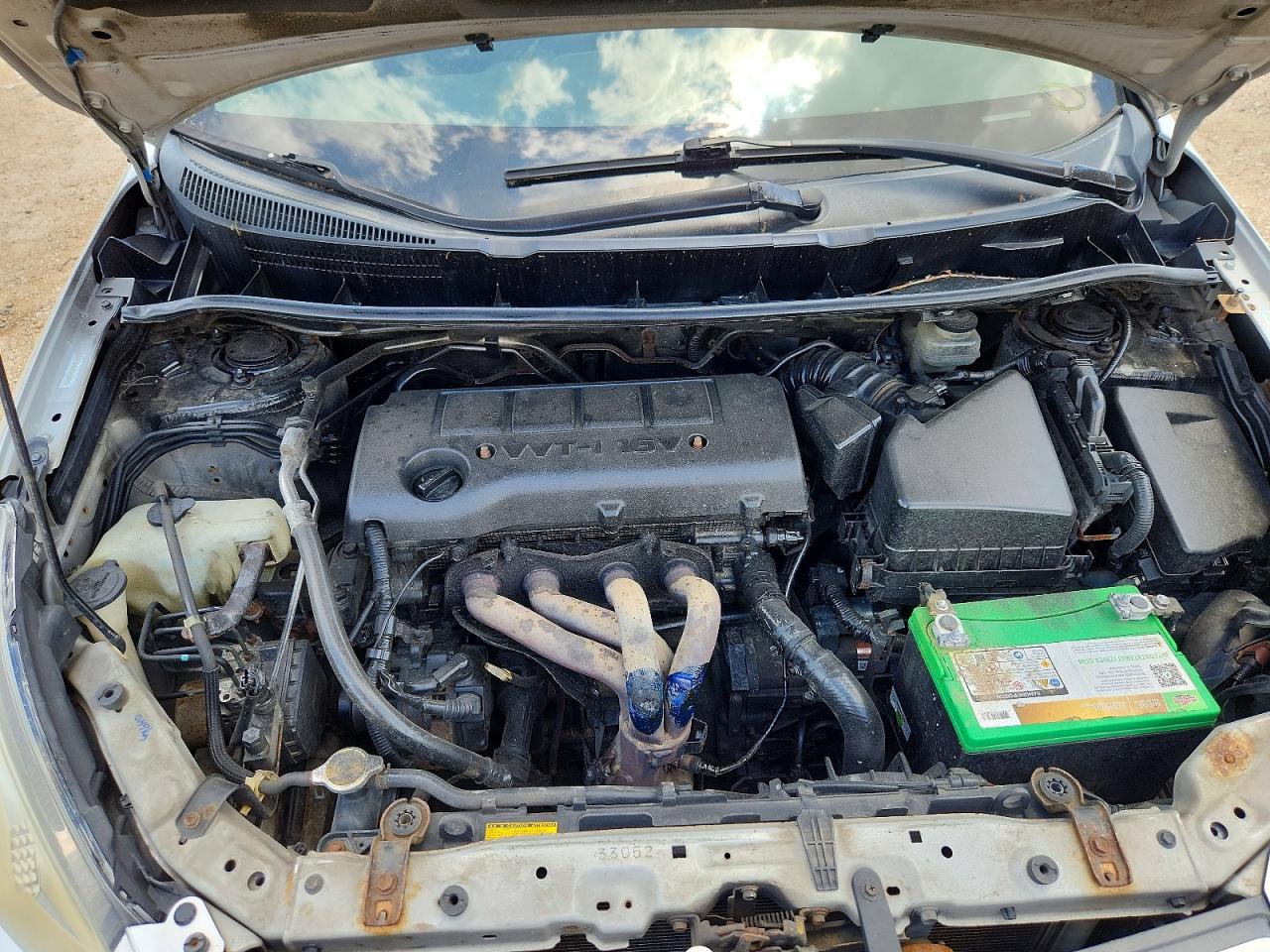 2009 Pontiac Vibe Silver vin: 5Y2SP670X9Z443102