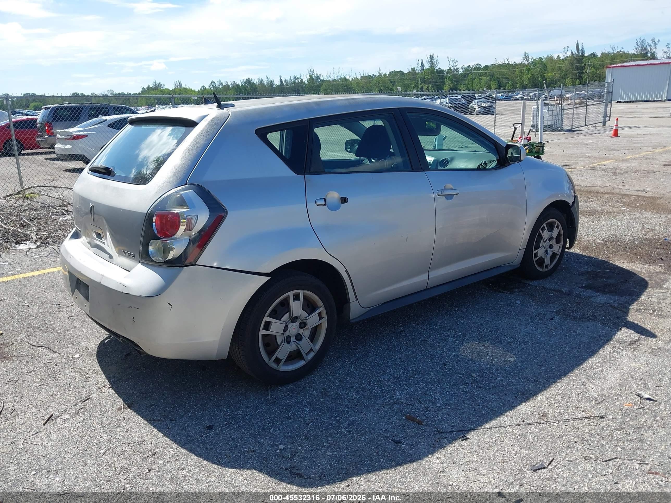 2009 Pontiac Vibe   Silver vin: 5Y2SP670X9Z449370