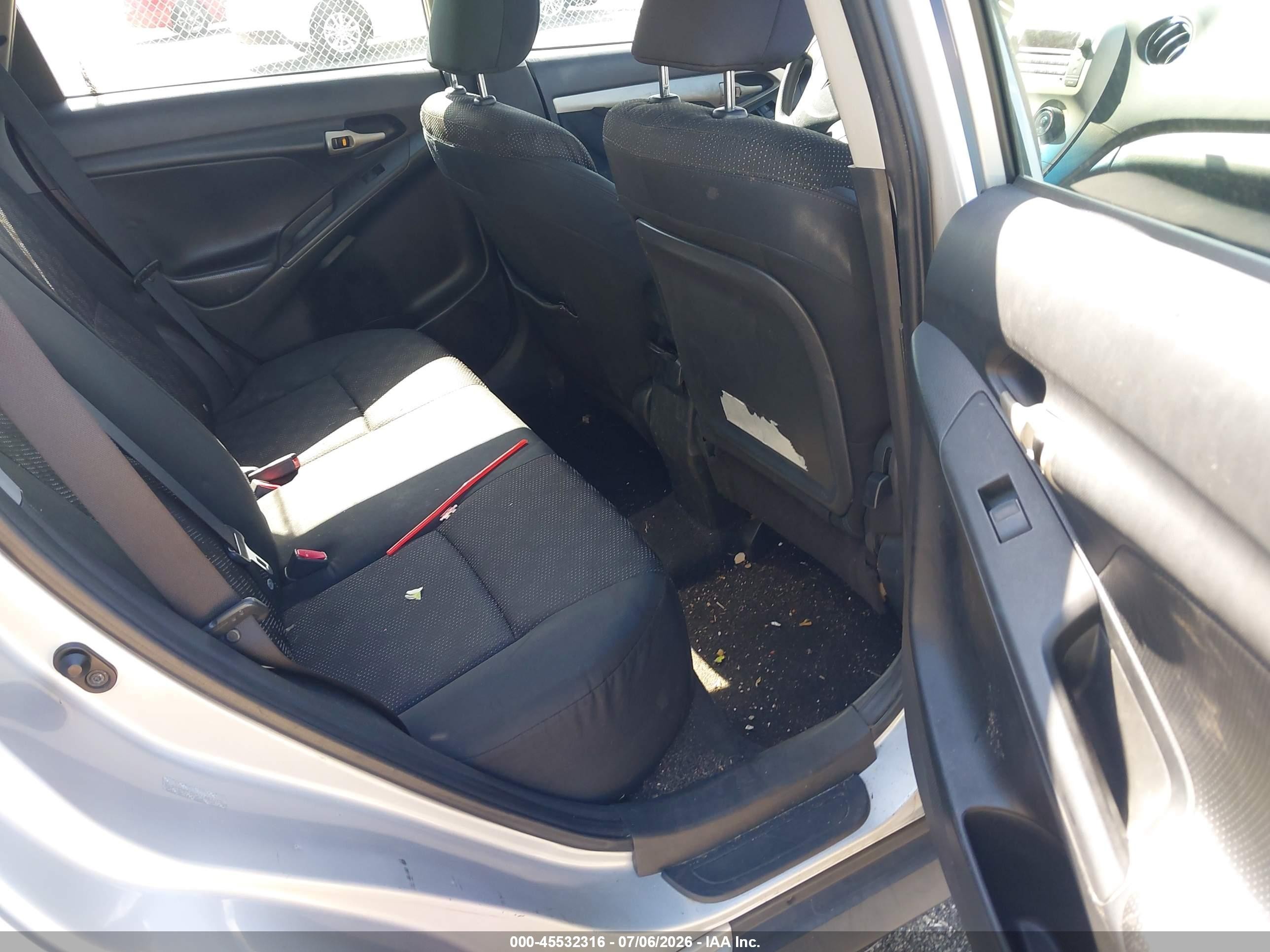 2009 Pontiac Vibe   Silver vin: 5Y2SP670X9Z449370
