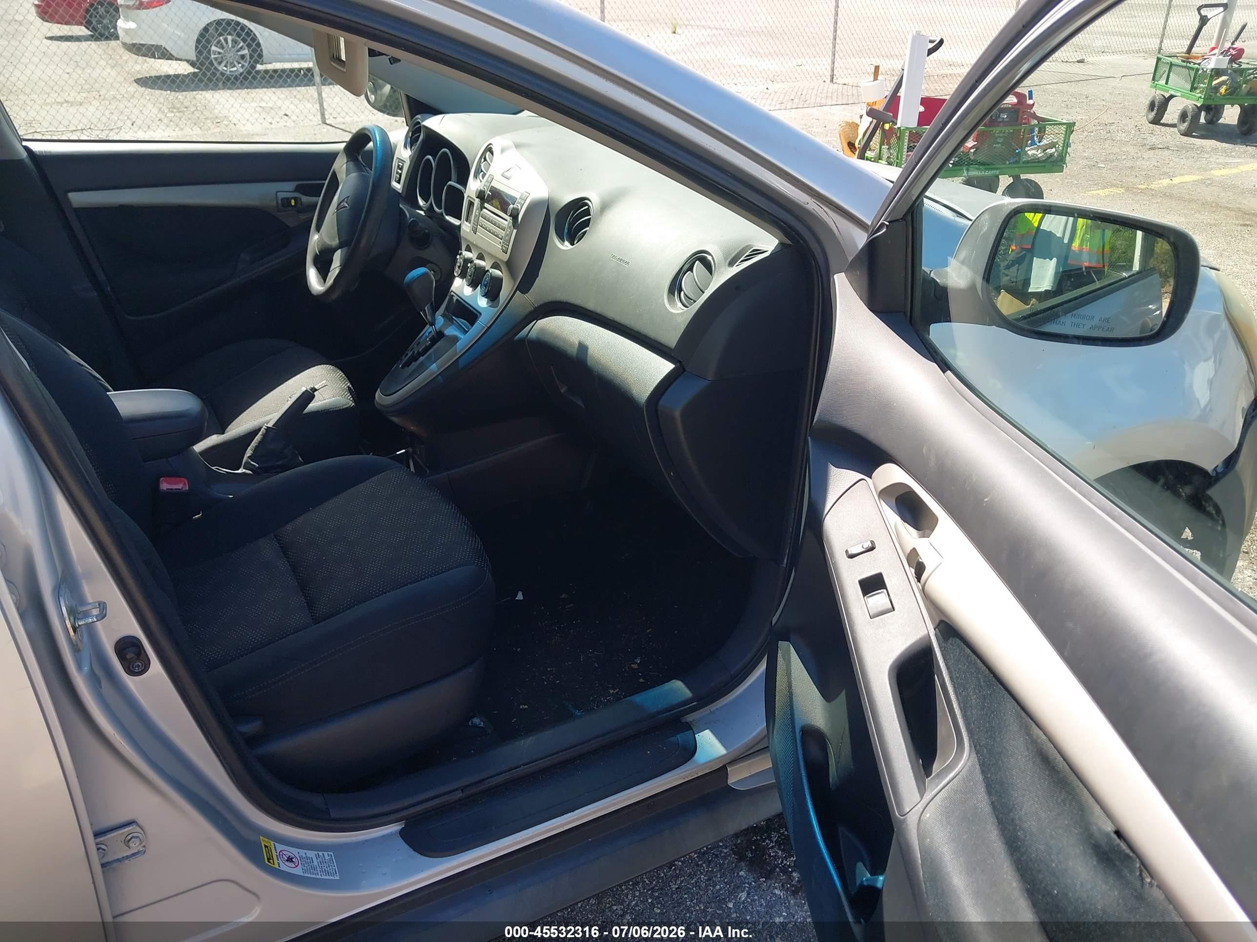 2009 Pontiac Vibe   Silver vin: 5Y2SP670X9Z449370