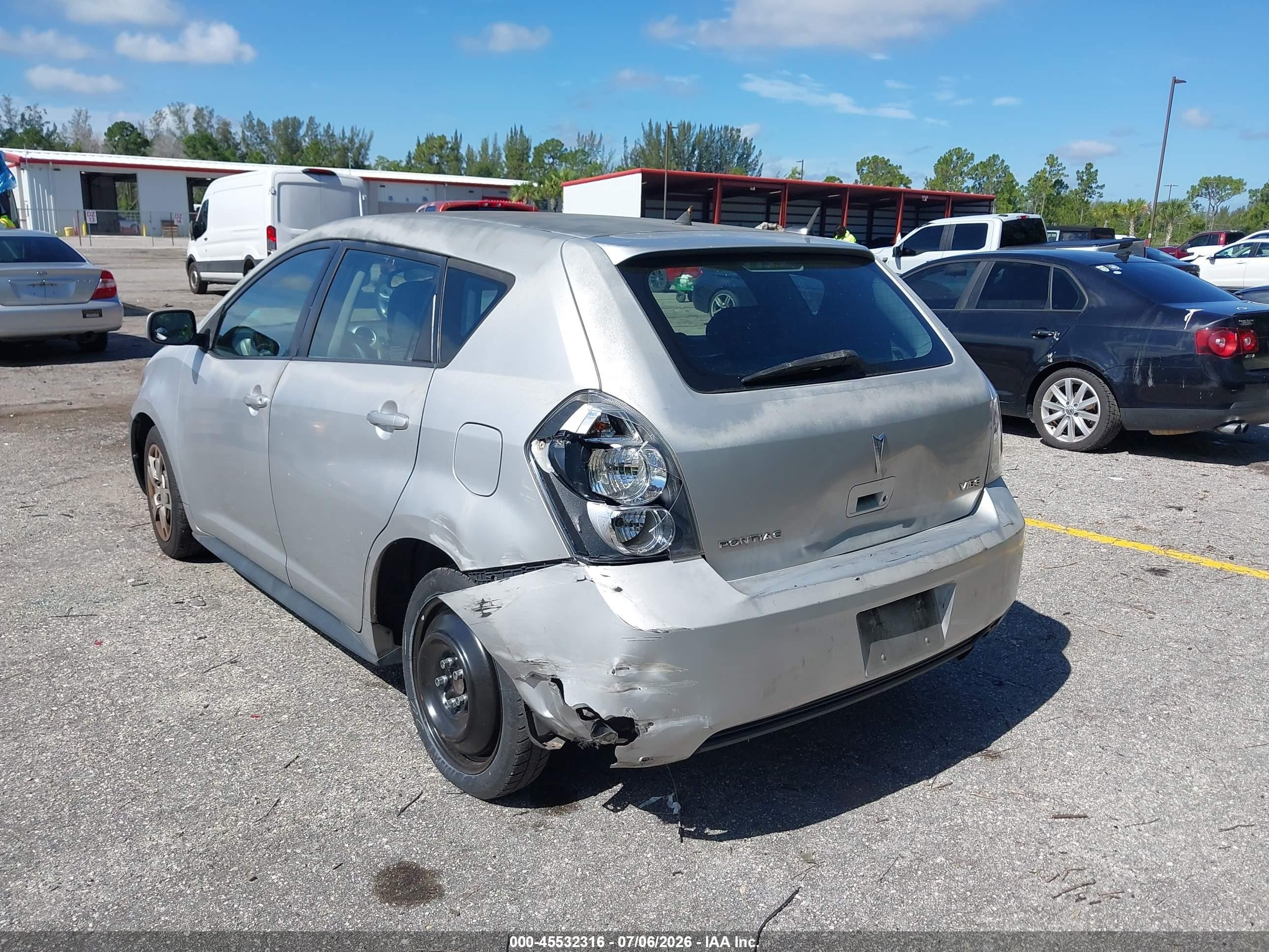 2009 Pontiac Vibe   Silver vin: 5Y2SP670X9Z449370