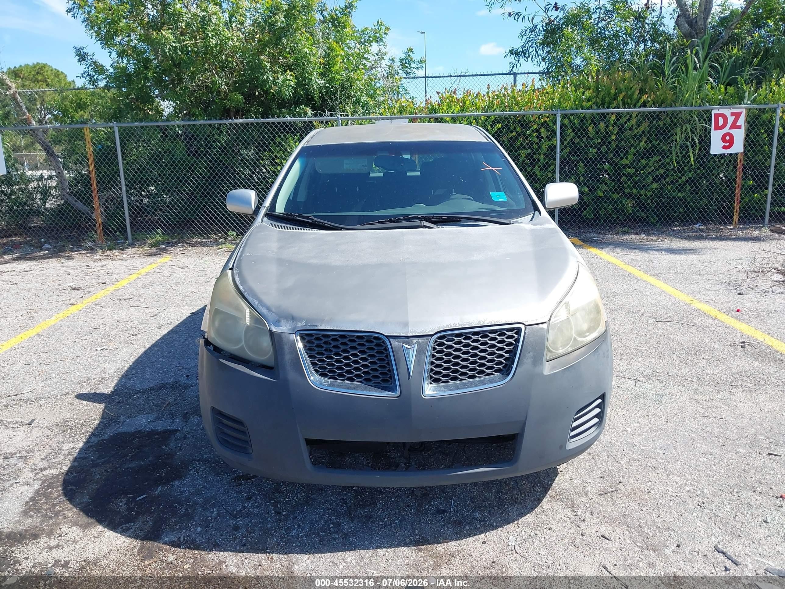 2009 Pontiac Vibe   Silver vin: 5Y2SP670X9Z449370