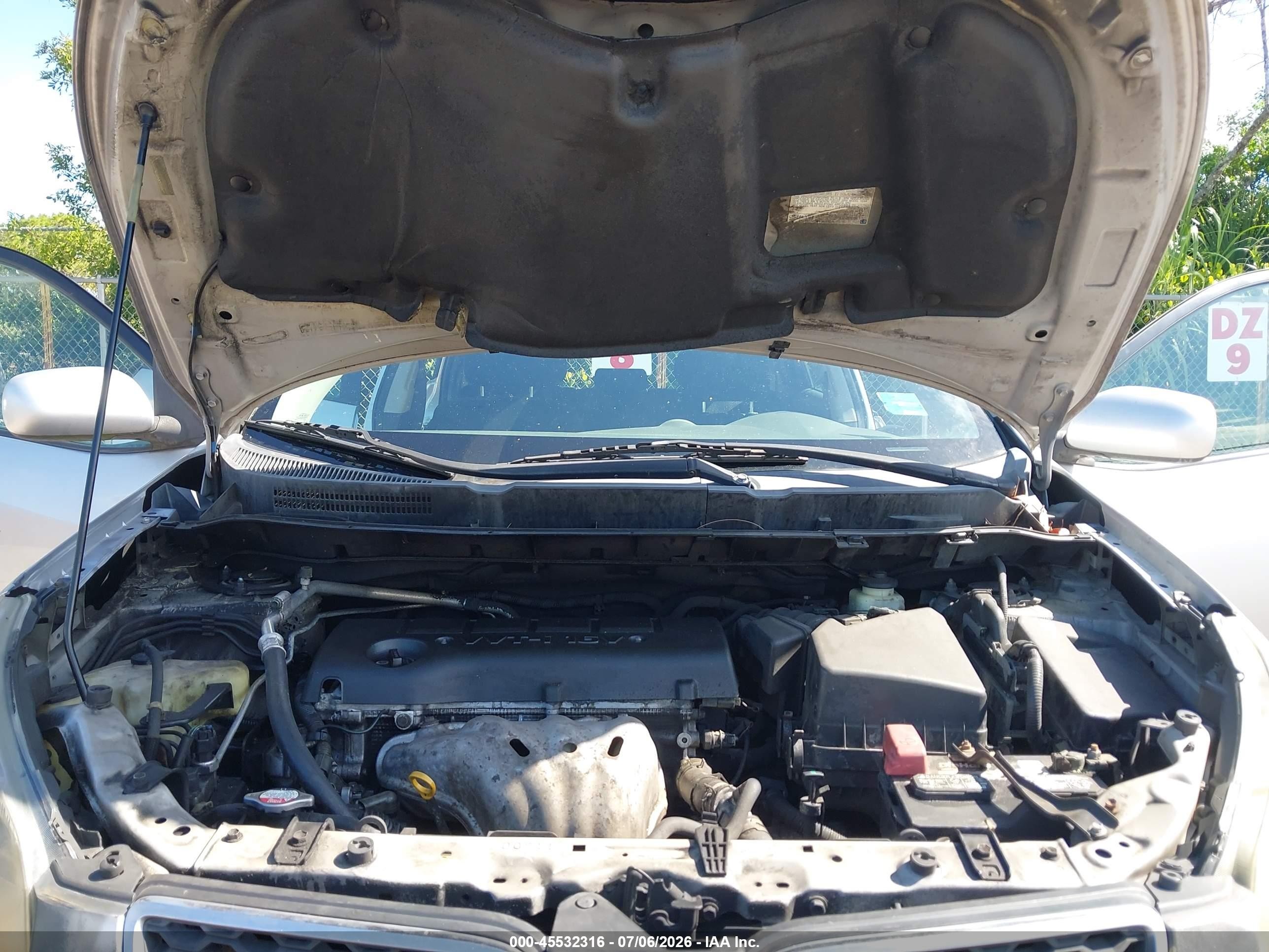 2009 Pontiac Vibe   Silver vin: 5Y2SP670X9Z449370