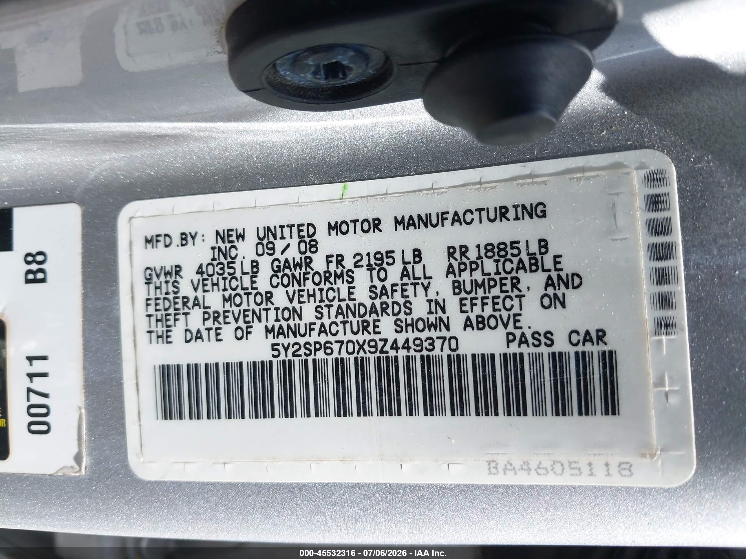 2009 Pontiac Vibe   Silver vin: 5Y2SP670X9Z449370