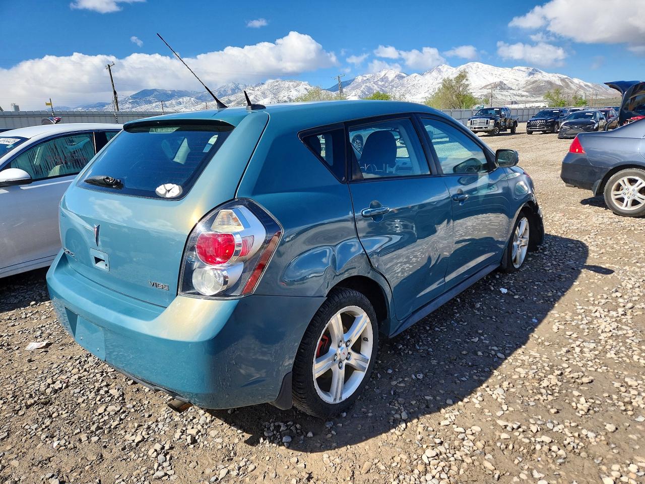 2009 Pontiac Vibe Teal vin: 5Y2SP670X9Z457422