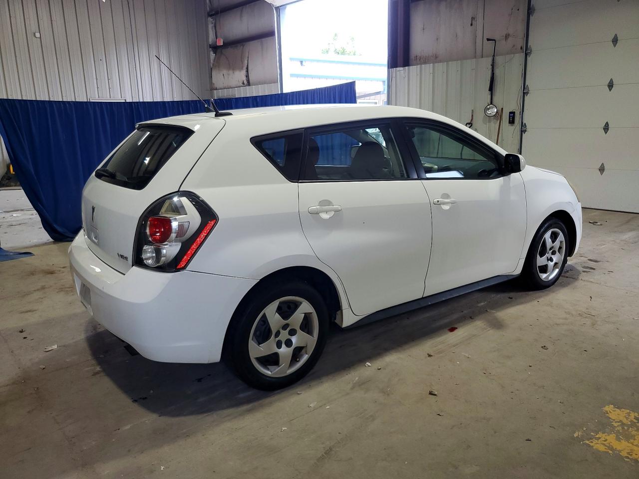 2009 Pontiac Vibe White vin: 5Y2SP67819Z405120