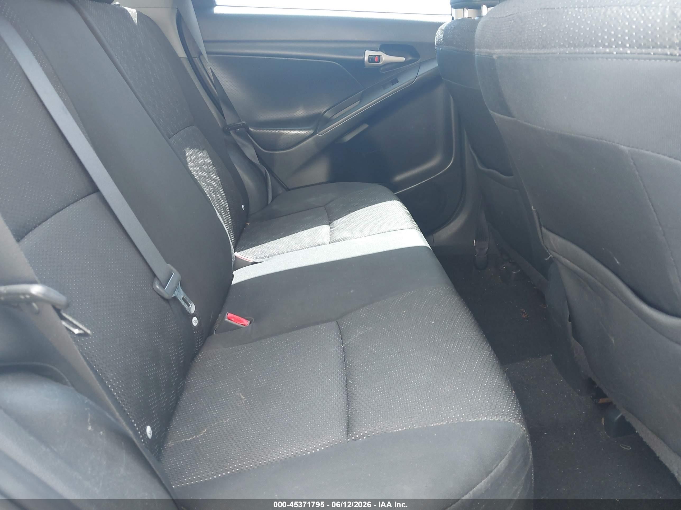 2009 Pontiac Vibe   White vin: 5Y2SP67819Z446928