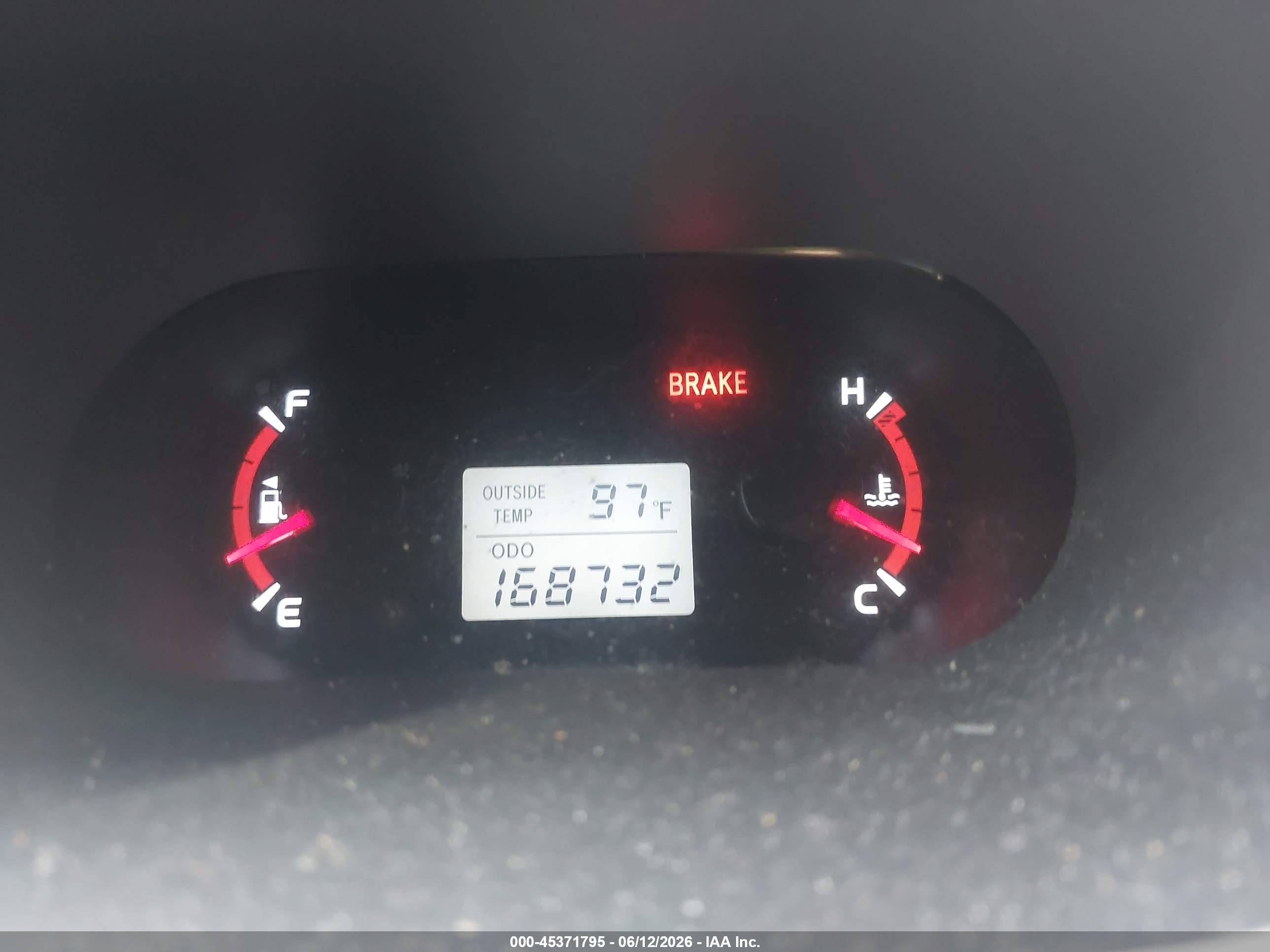 2009 Pontiac Vibe   White vin: 5Y2SP67819Z446928