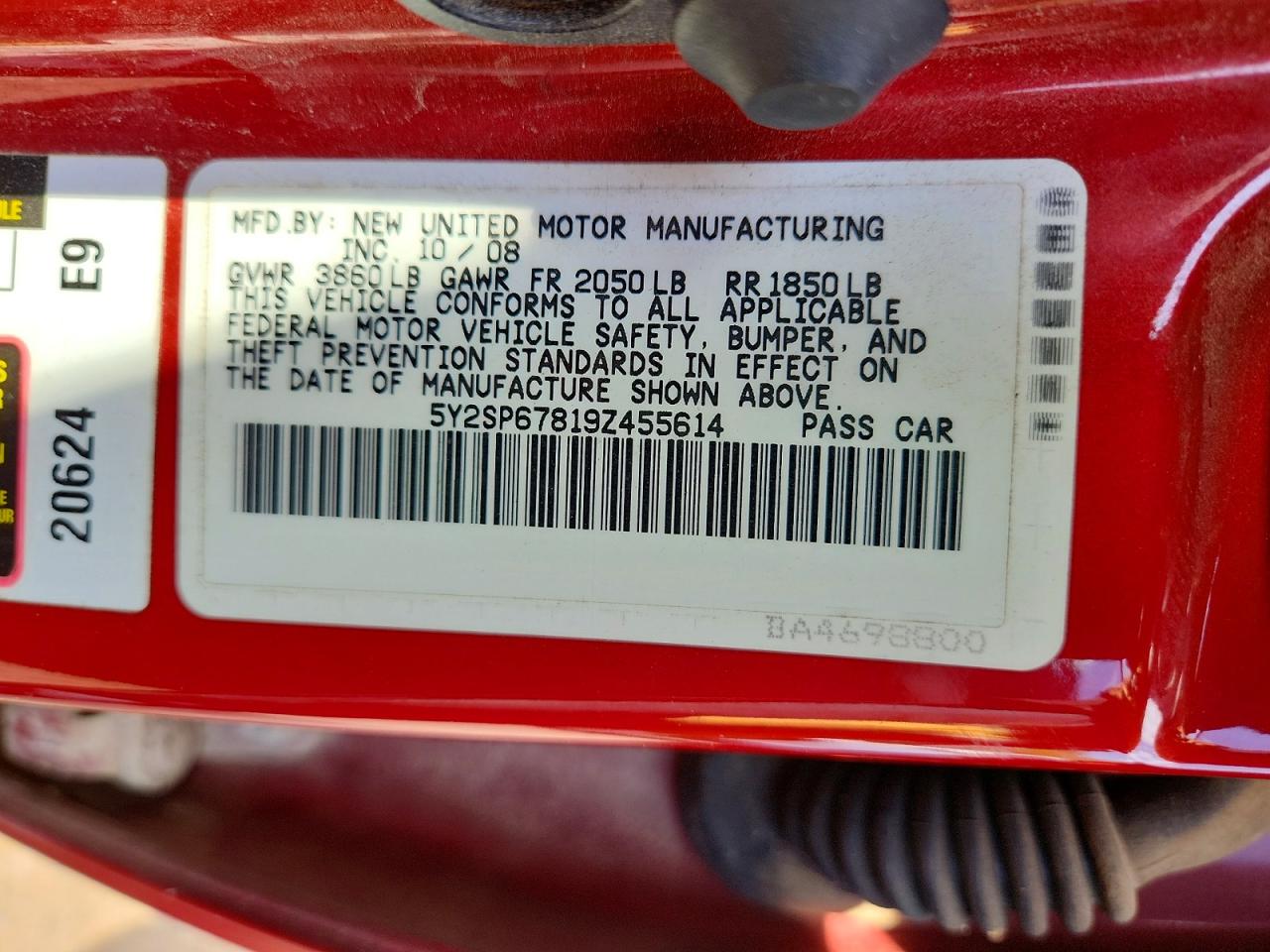 2009 Pontiac Vibe Red vin: 5Y2SP67819Z455614