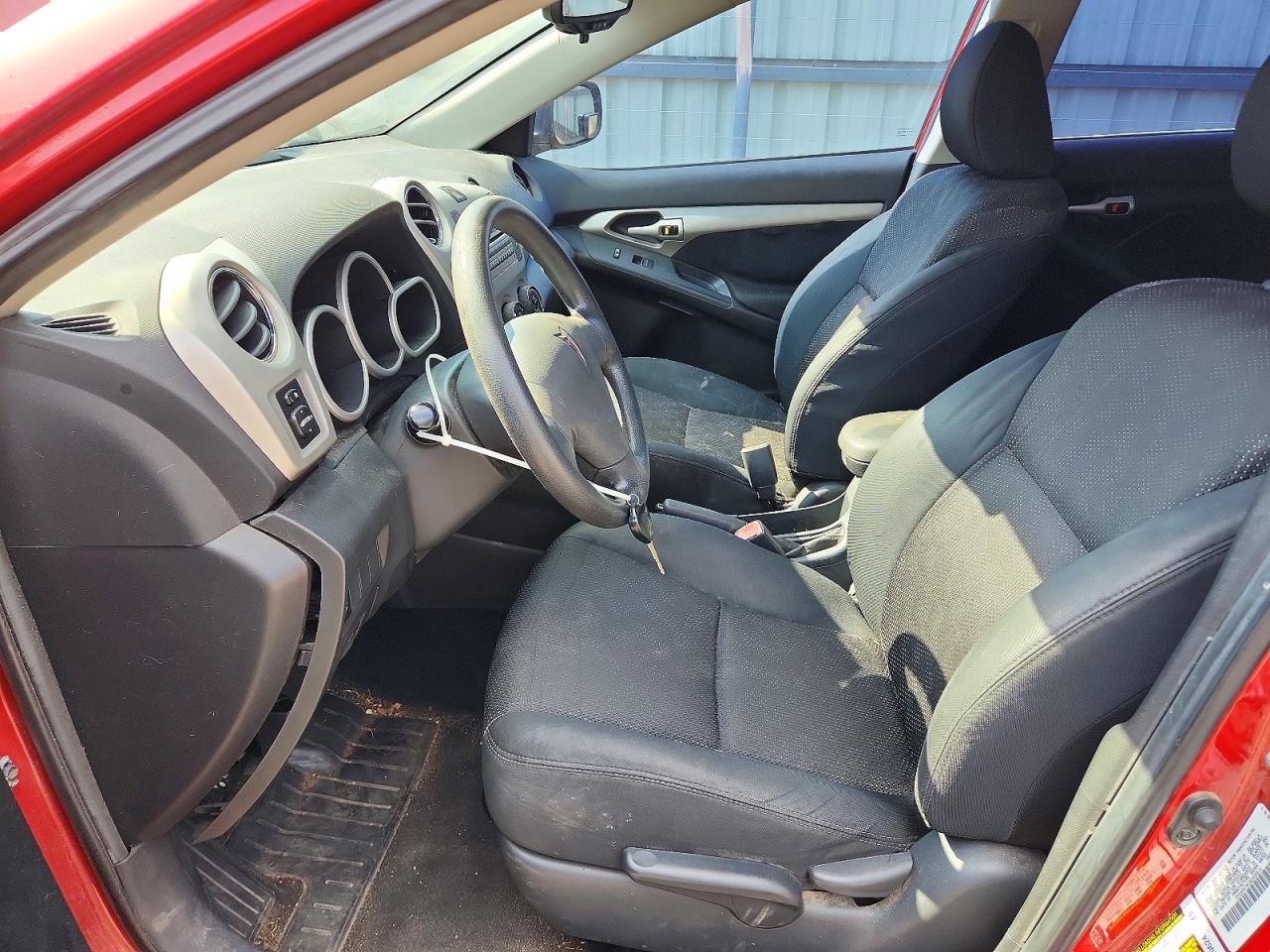 2009 Pontiac Vibe Red vin: 5Y2SP67819Z455614