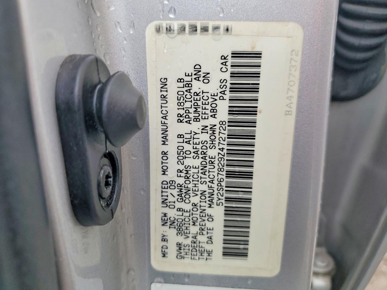 2009 Pontiac Vibe Silver vin: 5Y2SP67829Z472728