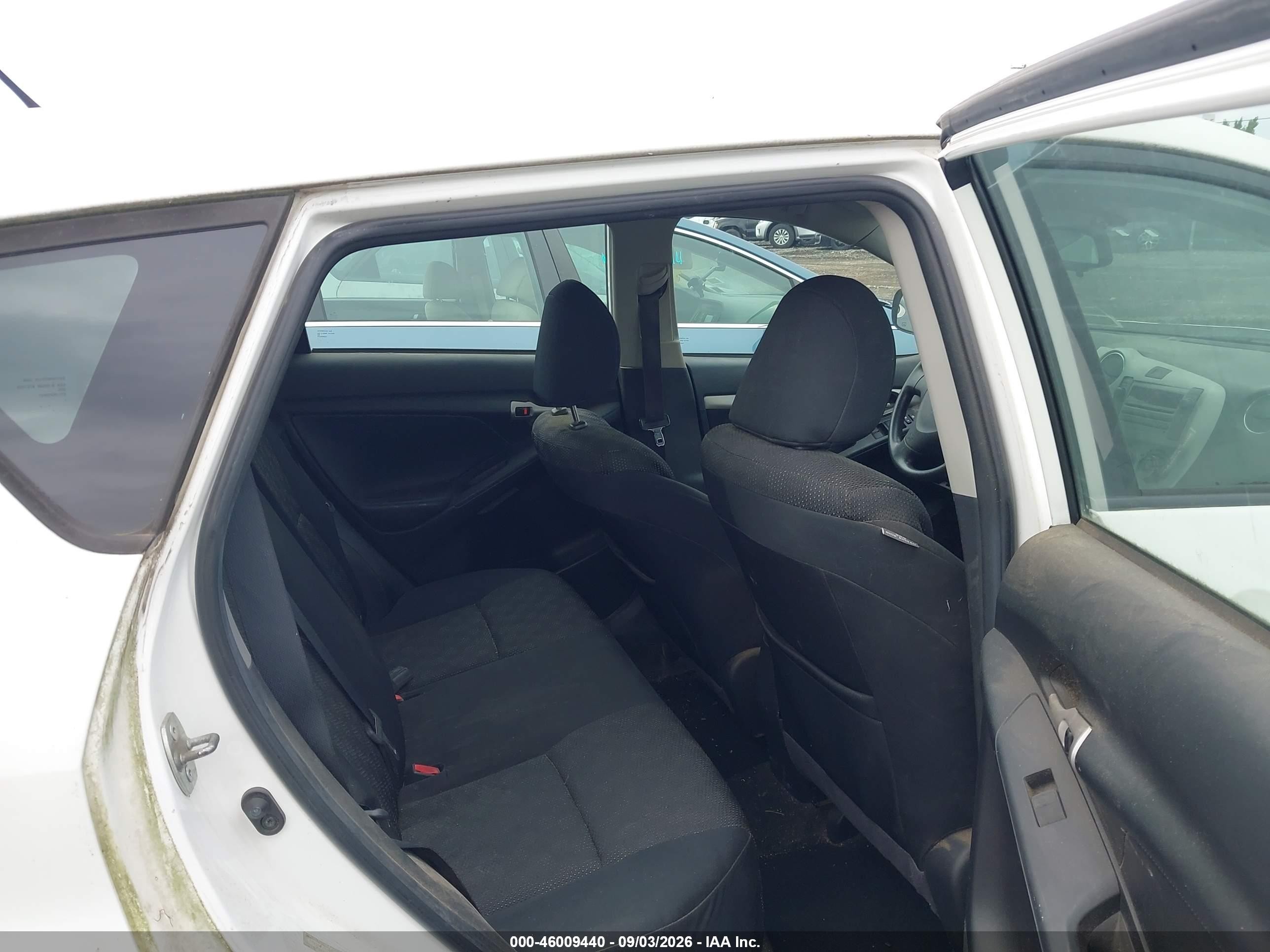 2009 Pontiac Vibe White vin: 5Y2SP67839Z422940