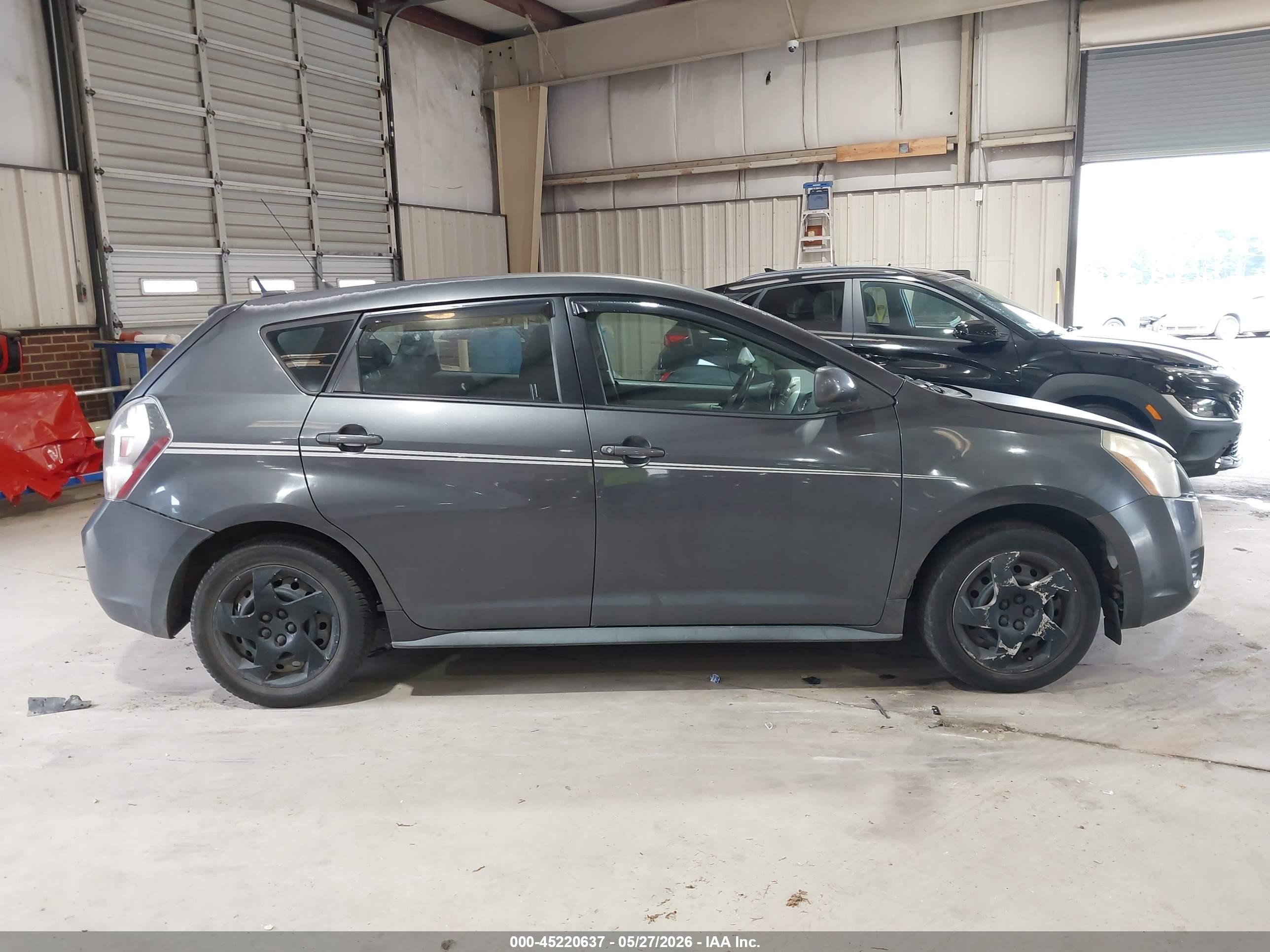 2009 Pontiac Vibe   Gray vin: 5Y2SP67849Z464758