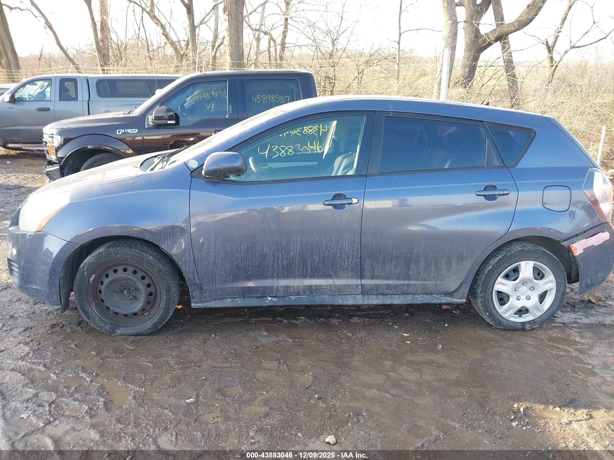 2009 Pontiac Vibe   Light Blue vin: 5Y2SP67849Z471015