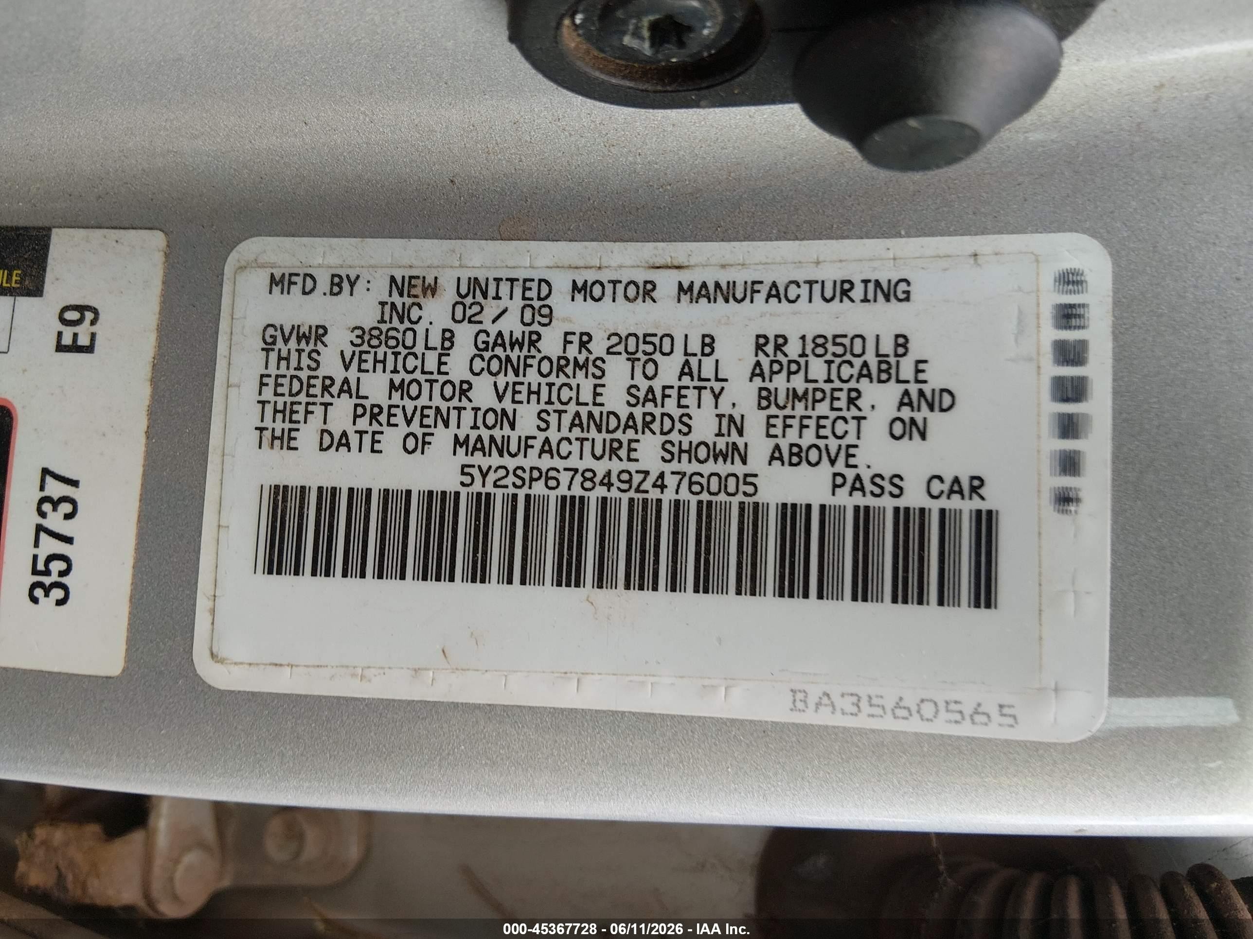 2009 Pontiac Vibe   Silver vin: 5Y2SP67849Z476005