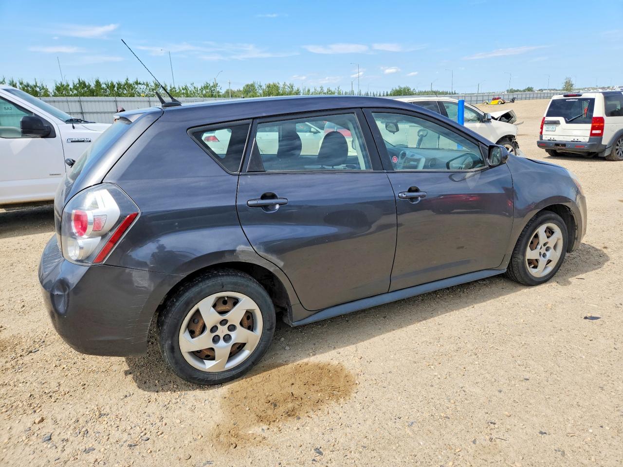 2009 Pontiac Vibe Silver vin: 5Y2SP67859Z443403