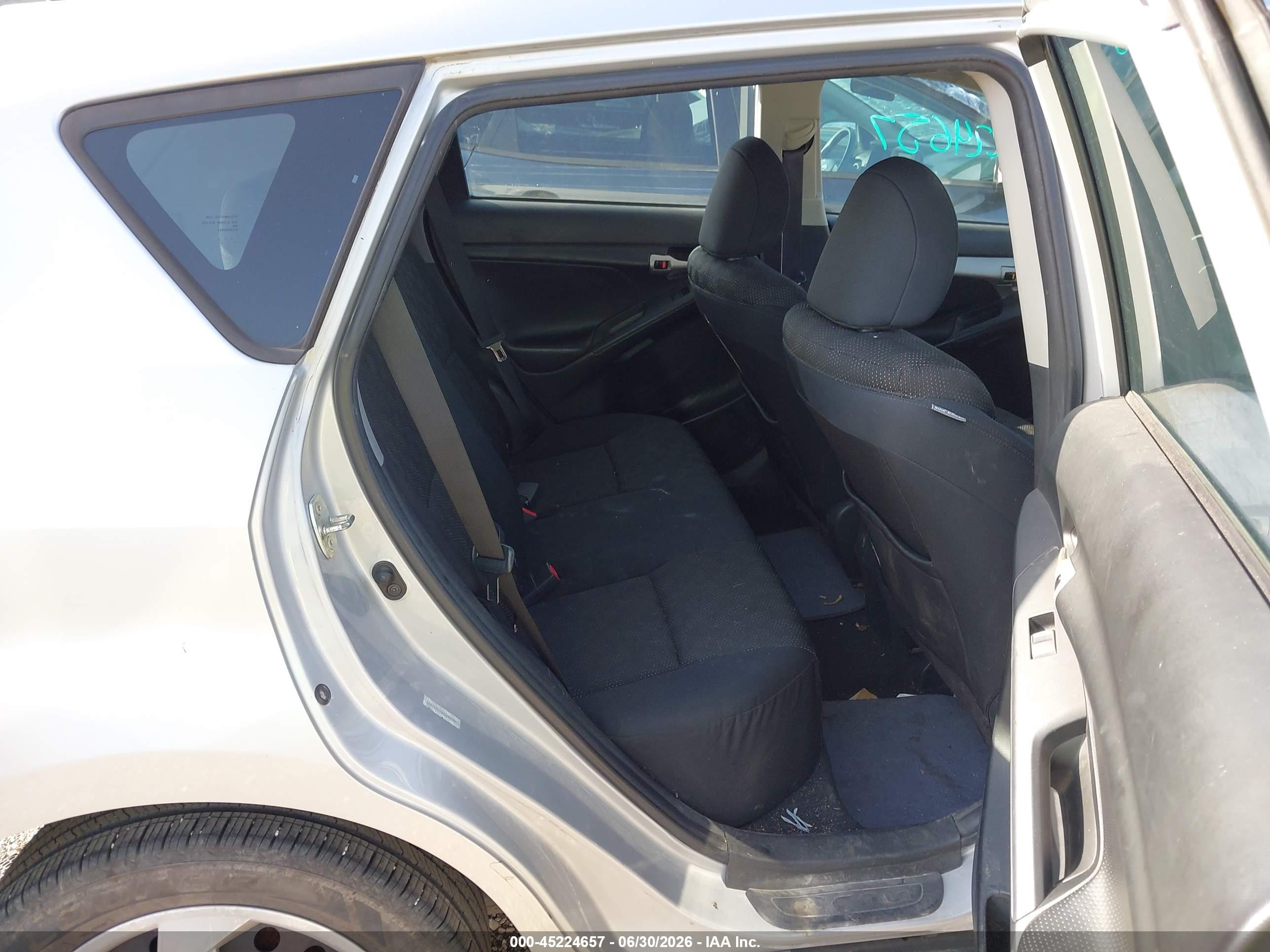2009 Pontiac Vibe   Silver vin: 5Y2SP67869Z445399