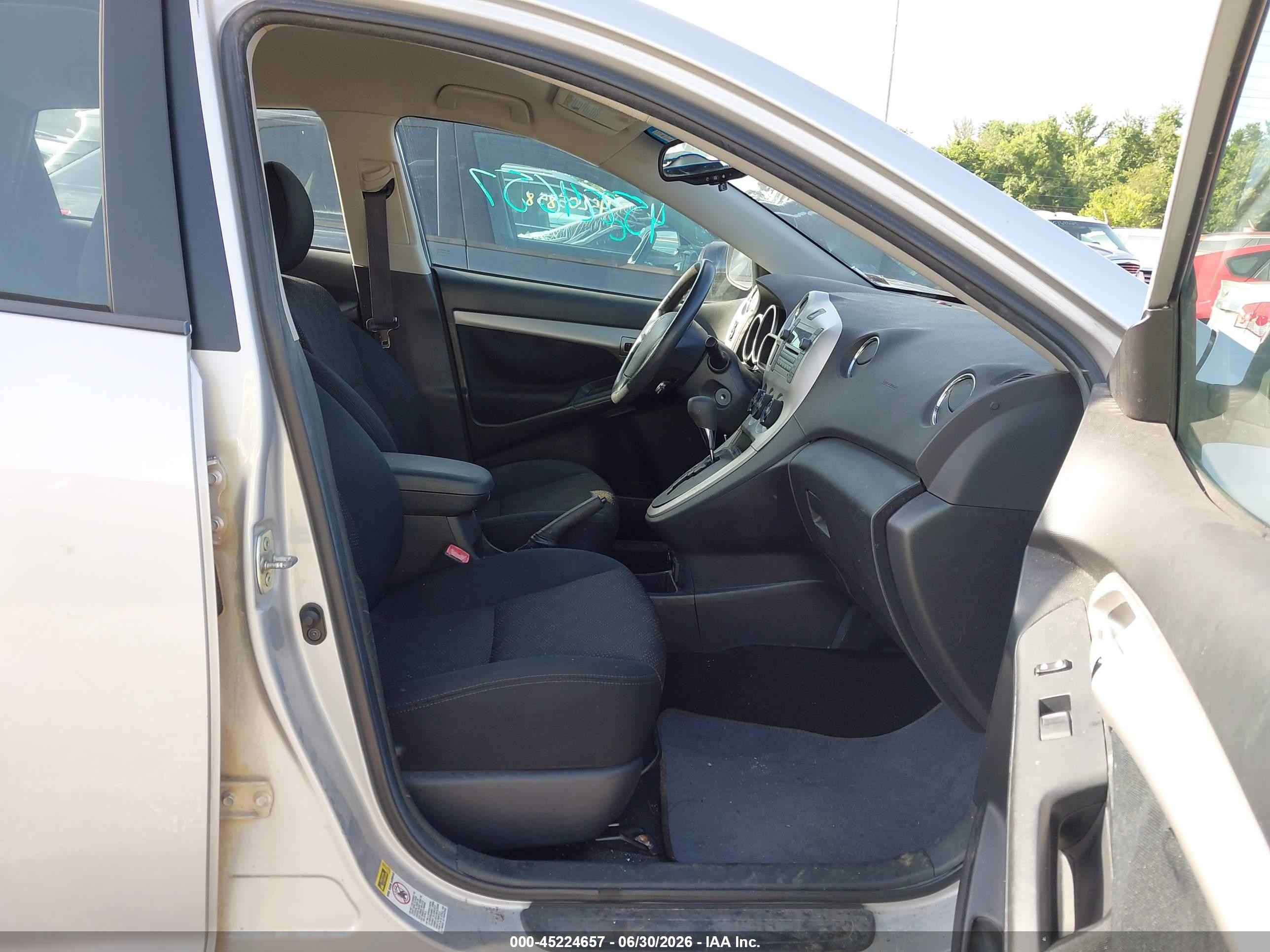 2009 Pontiac Vibe   Silver vin: 5Y2SP67869Z445399
