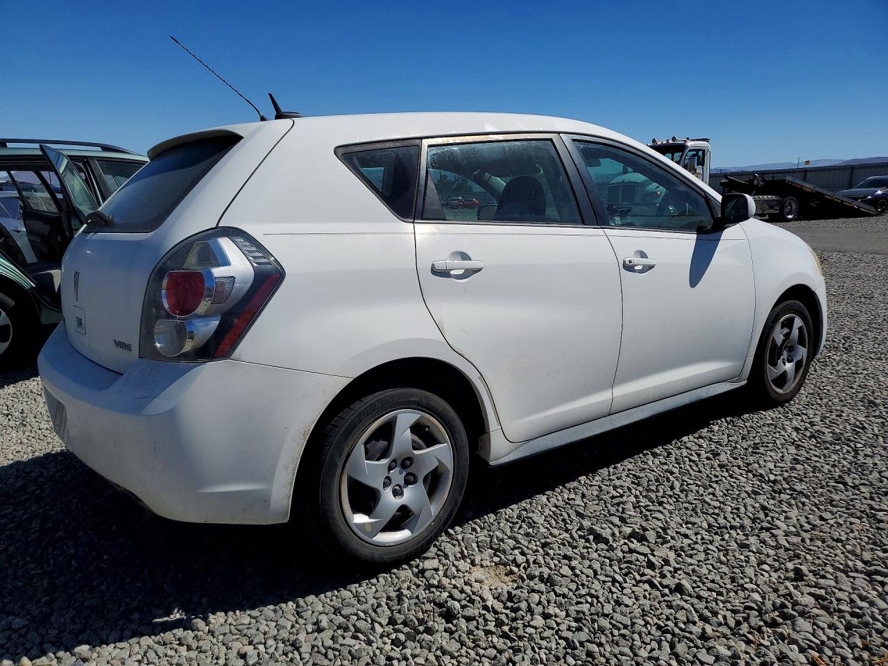 2009 Pontiac Vibe White vin: 5Y2SP67879Z465208