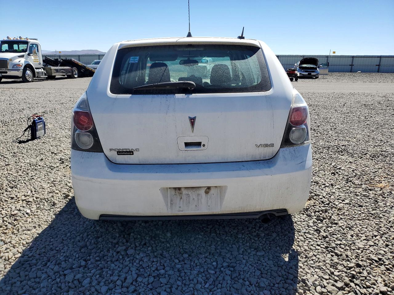 2009 Pontiac Vibe White vin: 5Y2SP67879Z465208