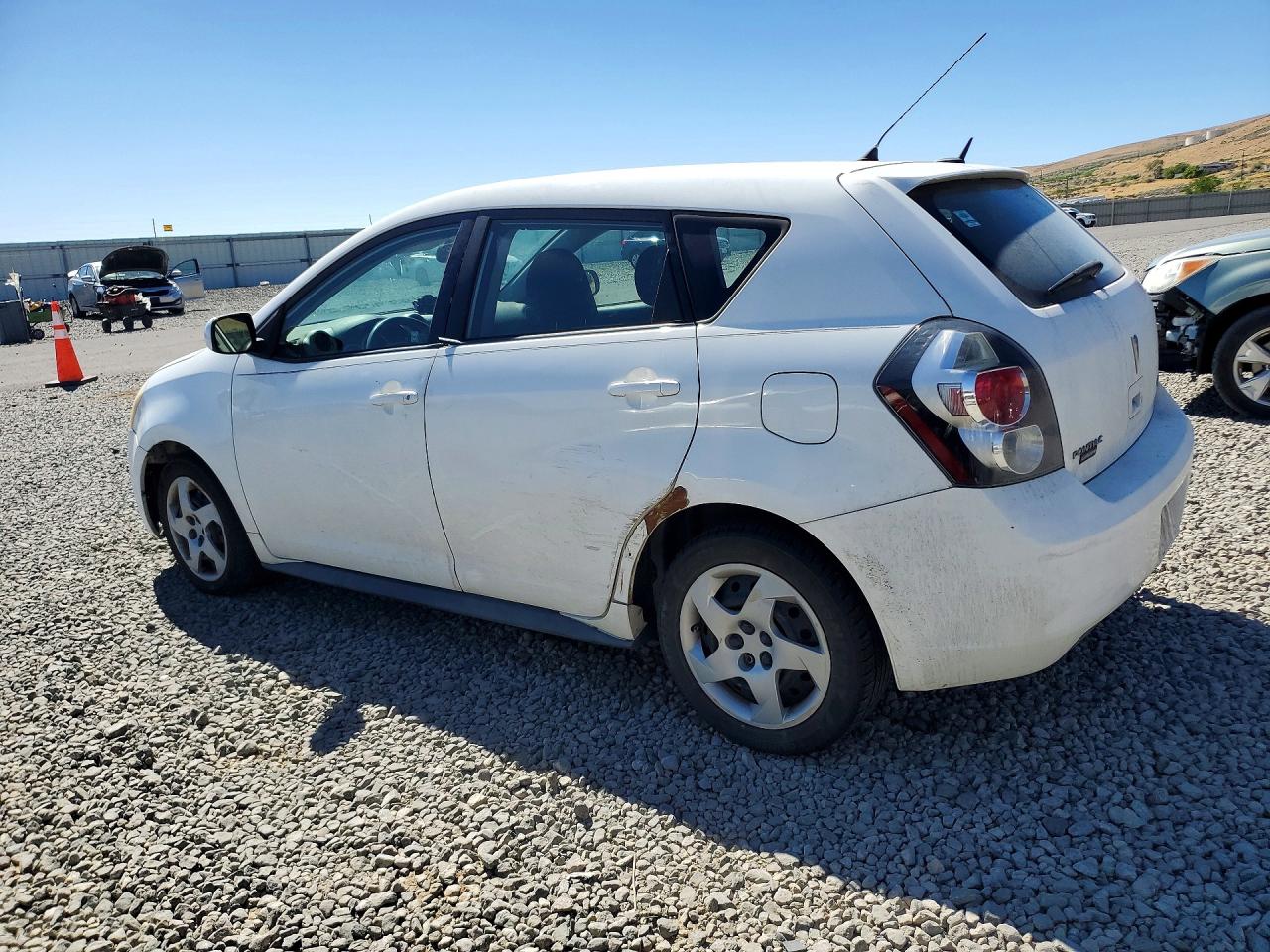 2009 Pontiac Vibe White vin: 5Y2SP67879Z465208