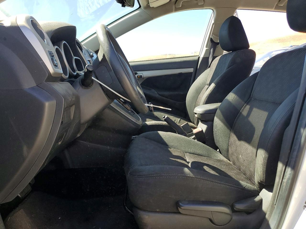 2009 Pontiac Vibe White vin: 5Y2SP67879Z465208