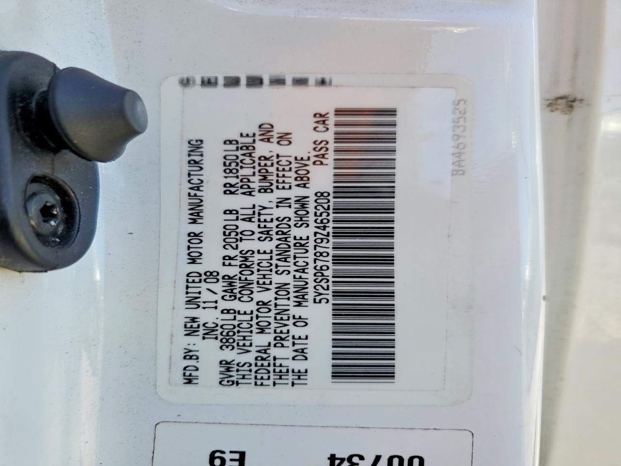 2009 Pontiac Vibe White vin: 5Y2SP67879Z465208