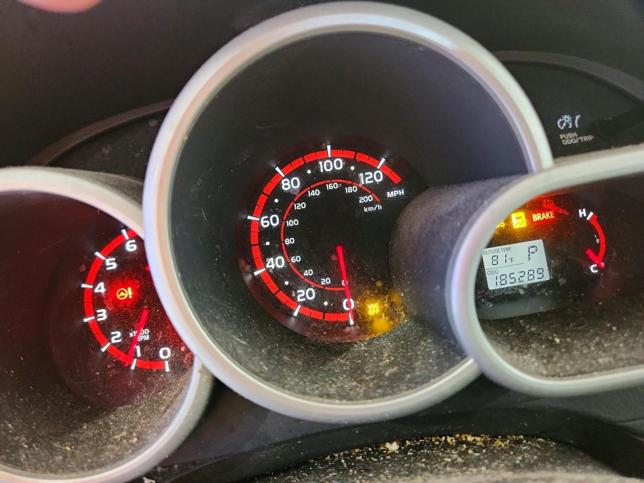2009 Pontiac Vibe Silver vin: 5Y2SP67889Z419645