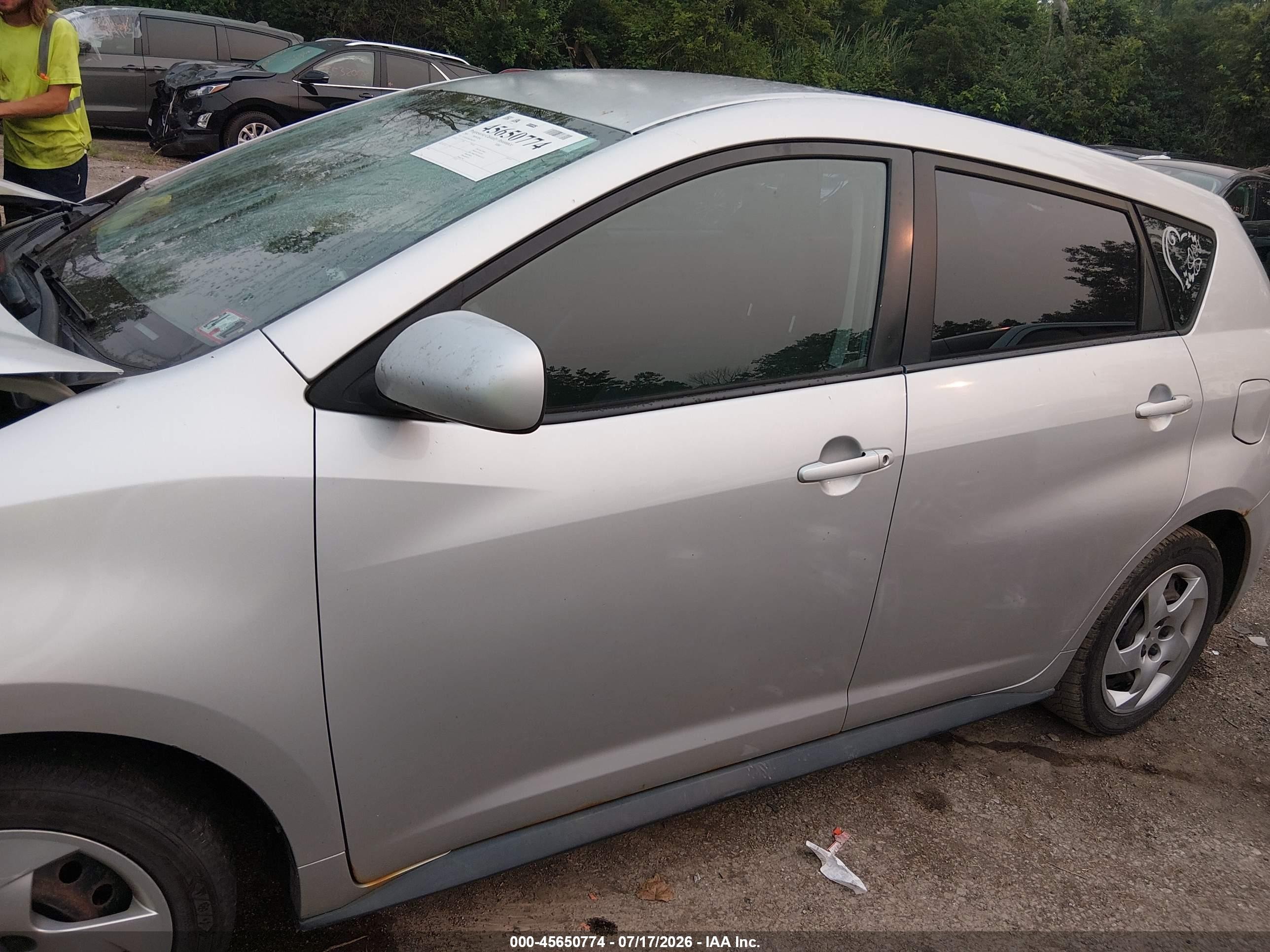 2009 Pontiac Vibe   Silver vin: 5Y2SP67889Z461538