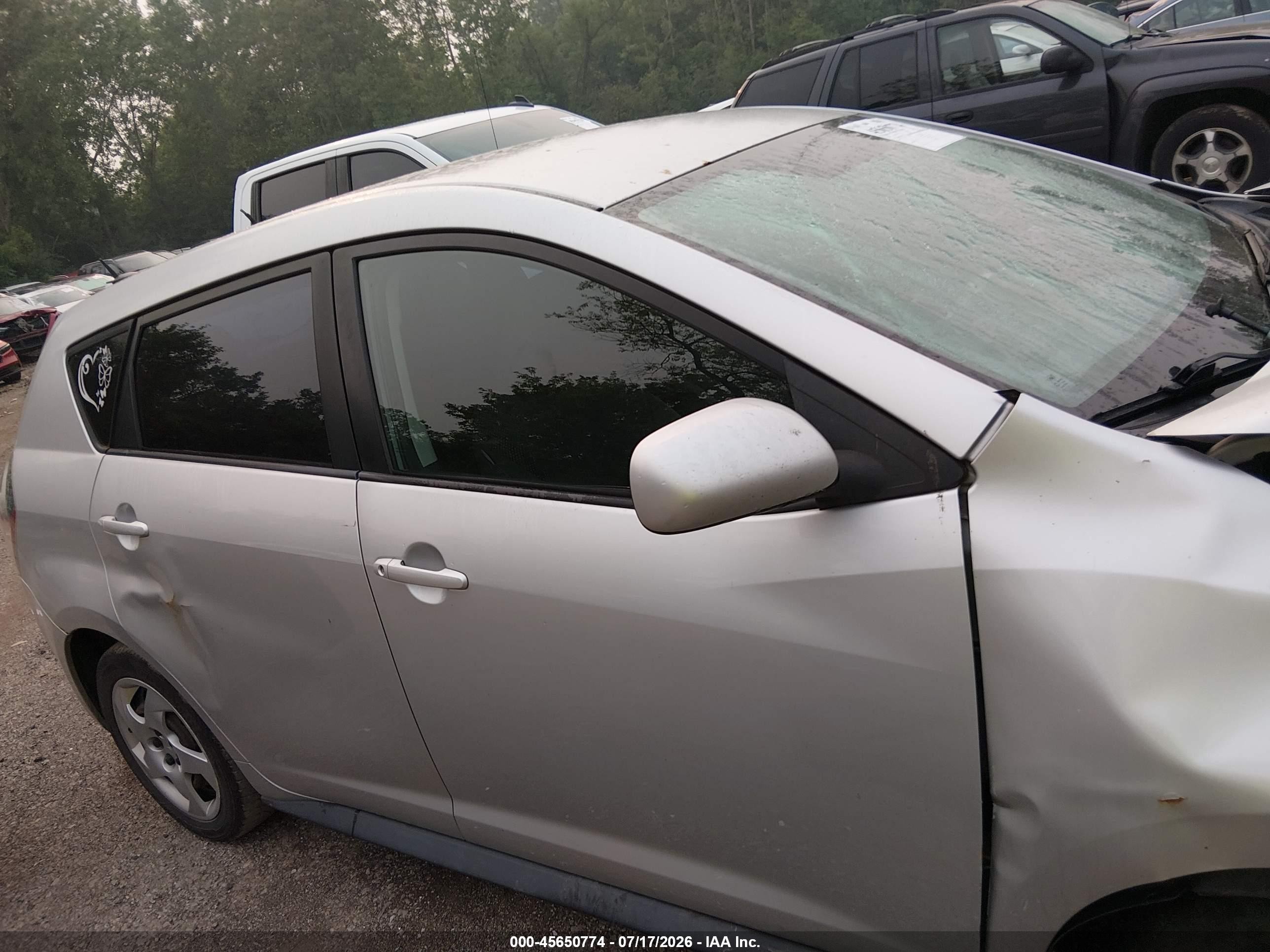 2009 Pontiac Vibe   Silver vin: 5Y2SP67889Z461538
