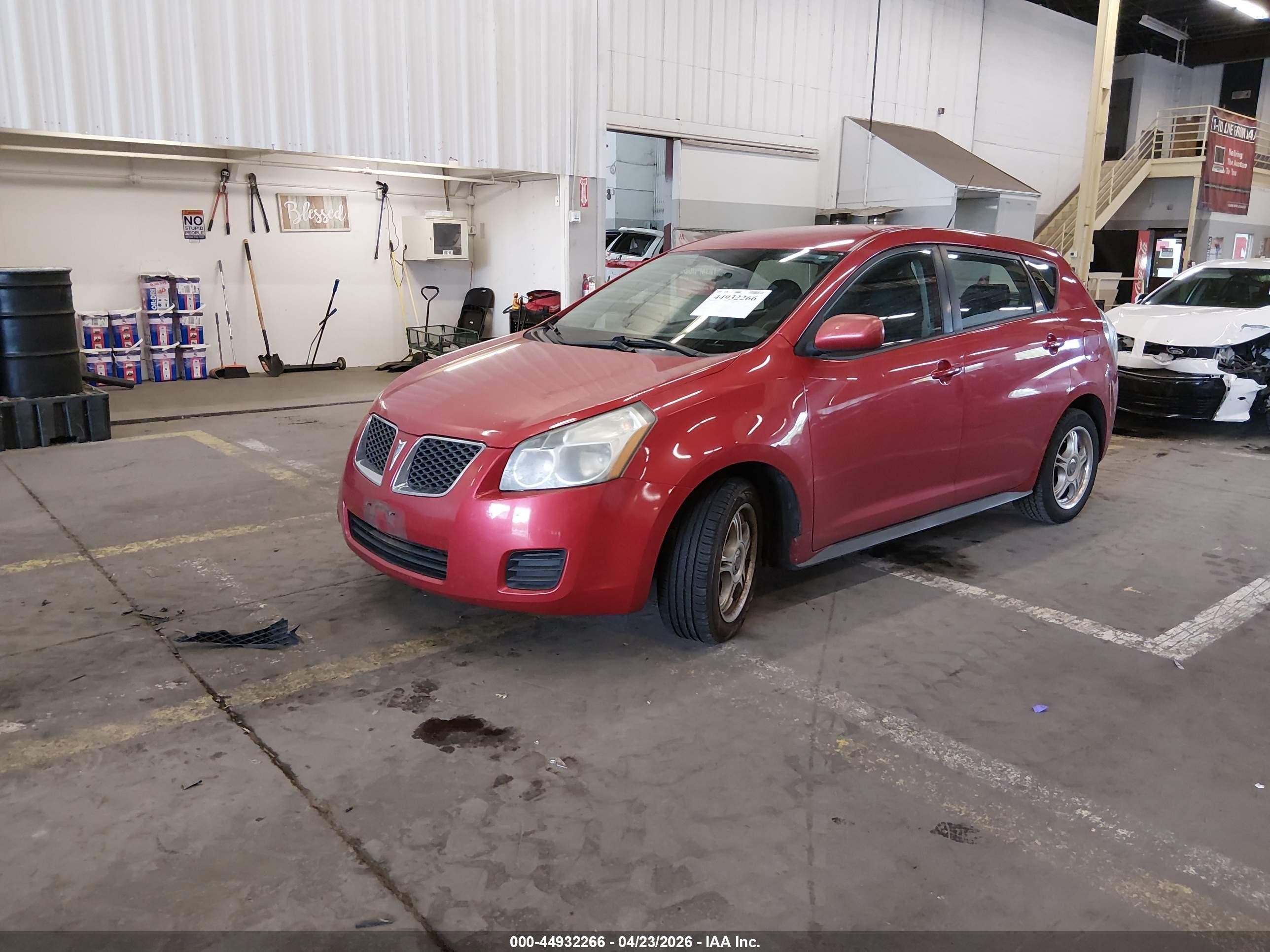 2009 Pontiac Vibe   Red vin: 5Y2SP67889Z462284