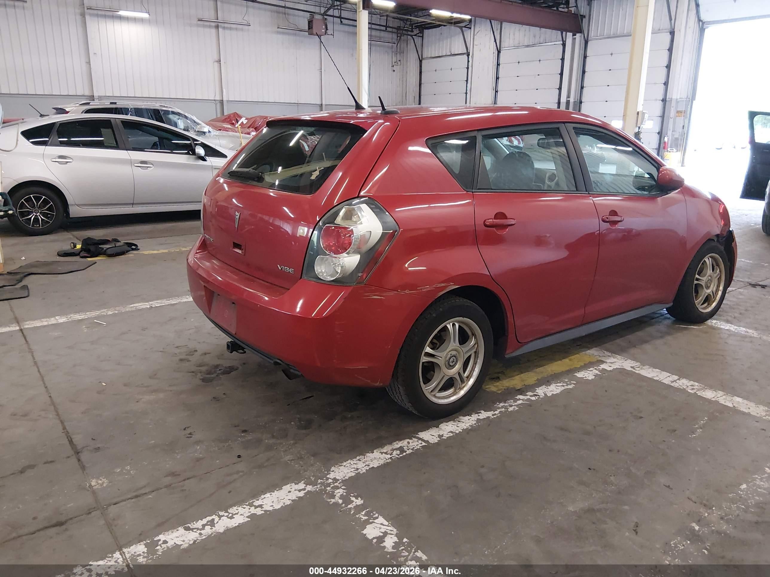 2009 Pontiac Vibe   Red vin: 5Y2SP67889Z462284