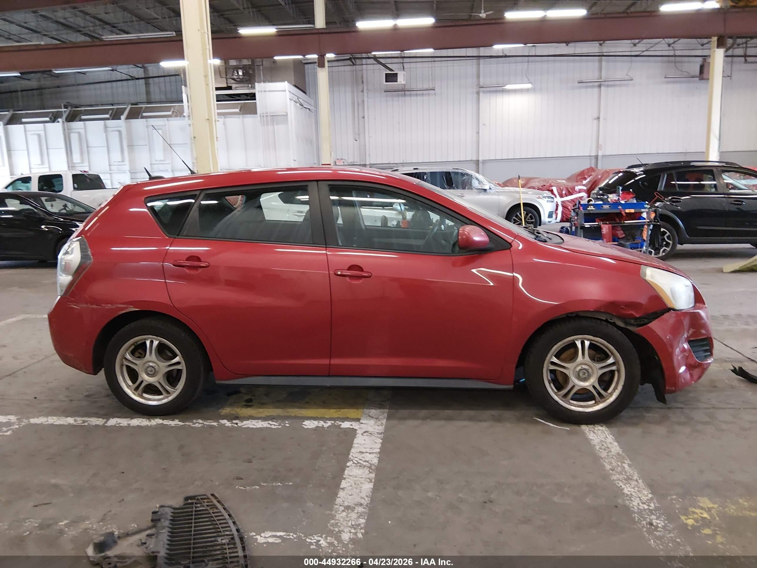 2009 Pontiac Vibe   Red vin: 5Y2SP67889Z462284