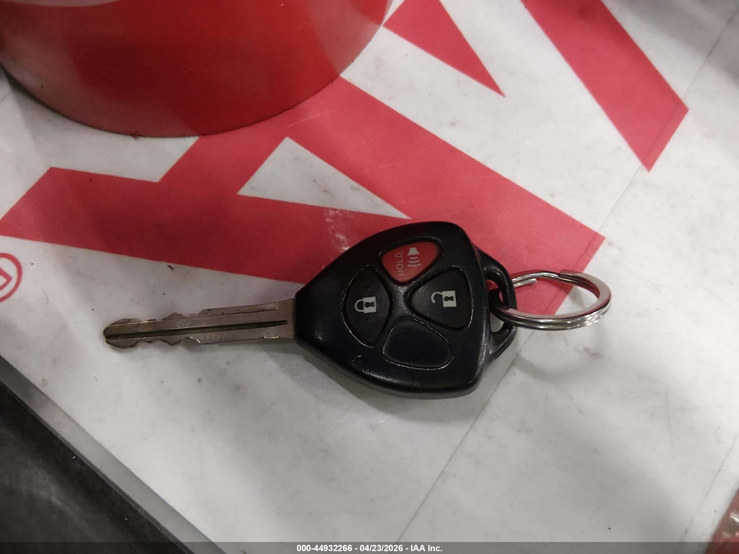 2009 Pontiac Vibe   Red vin: 5Y2SP67889Z462284