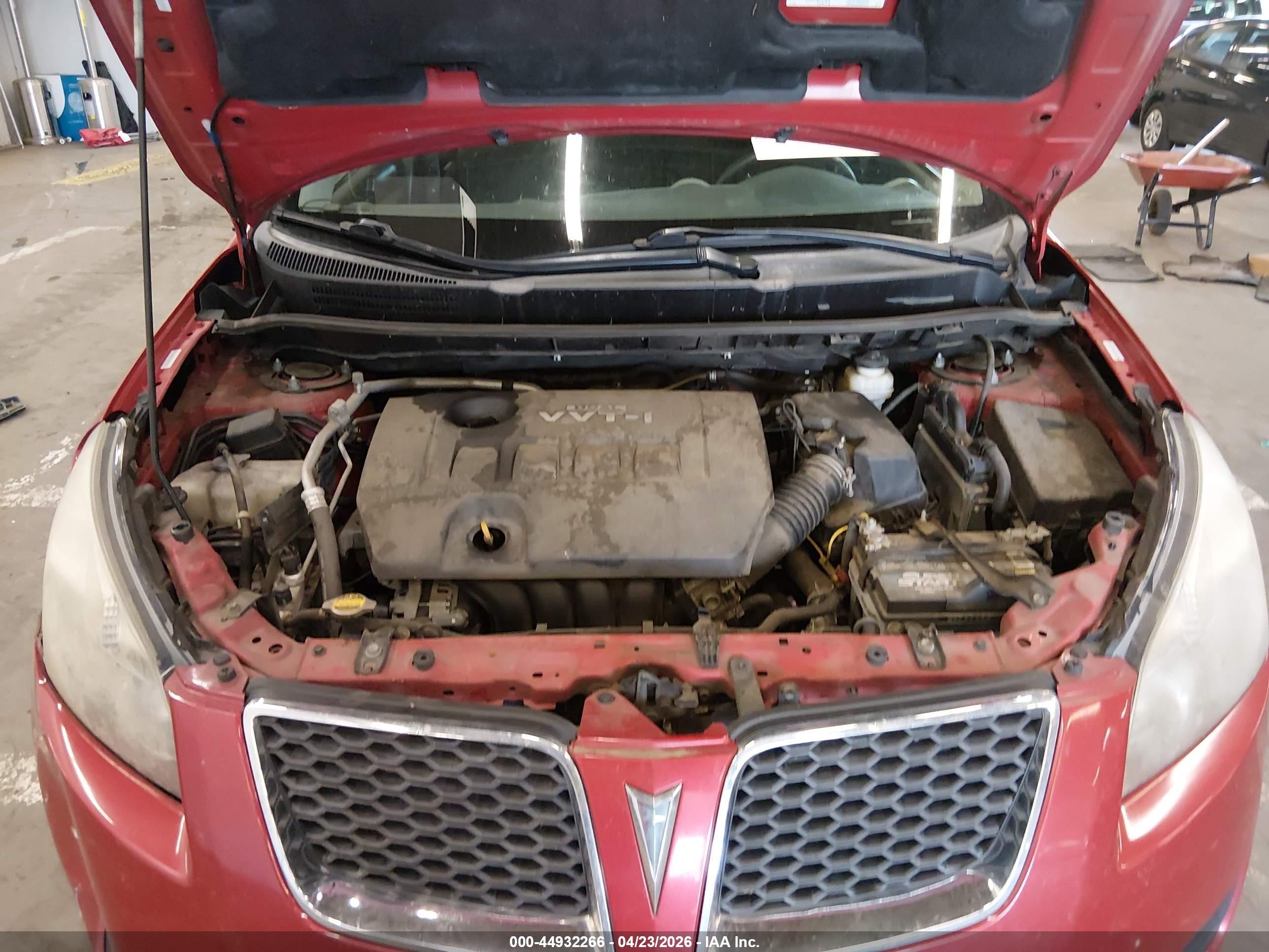 2009 Pontiac Vibe   Red vin: 5Y2SP67889Z462284