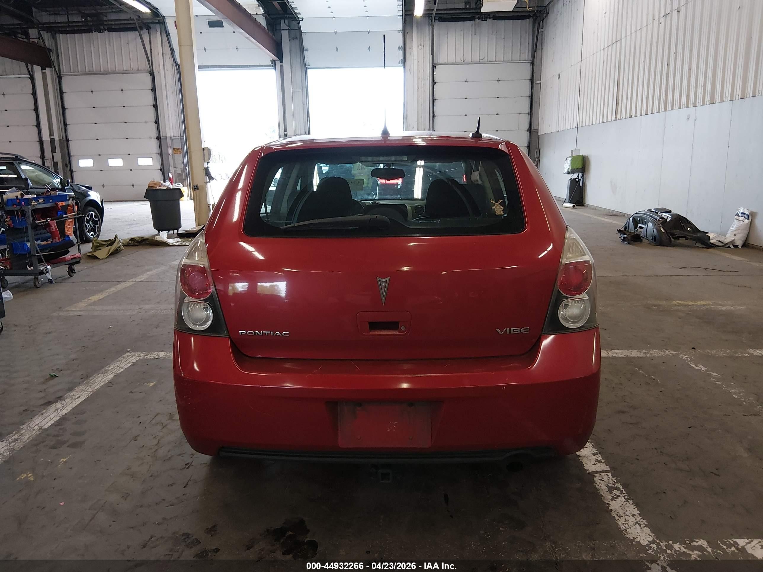 2009 Pontiac Vibe   Red vin: 5Y2SP67889Z462284