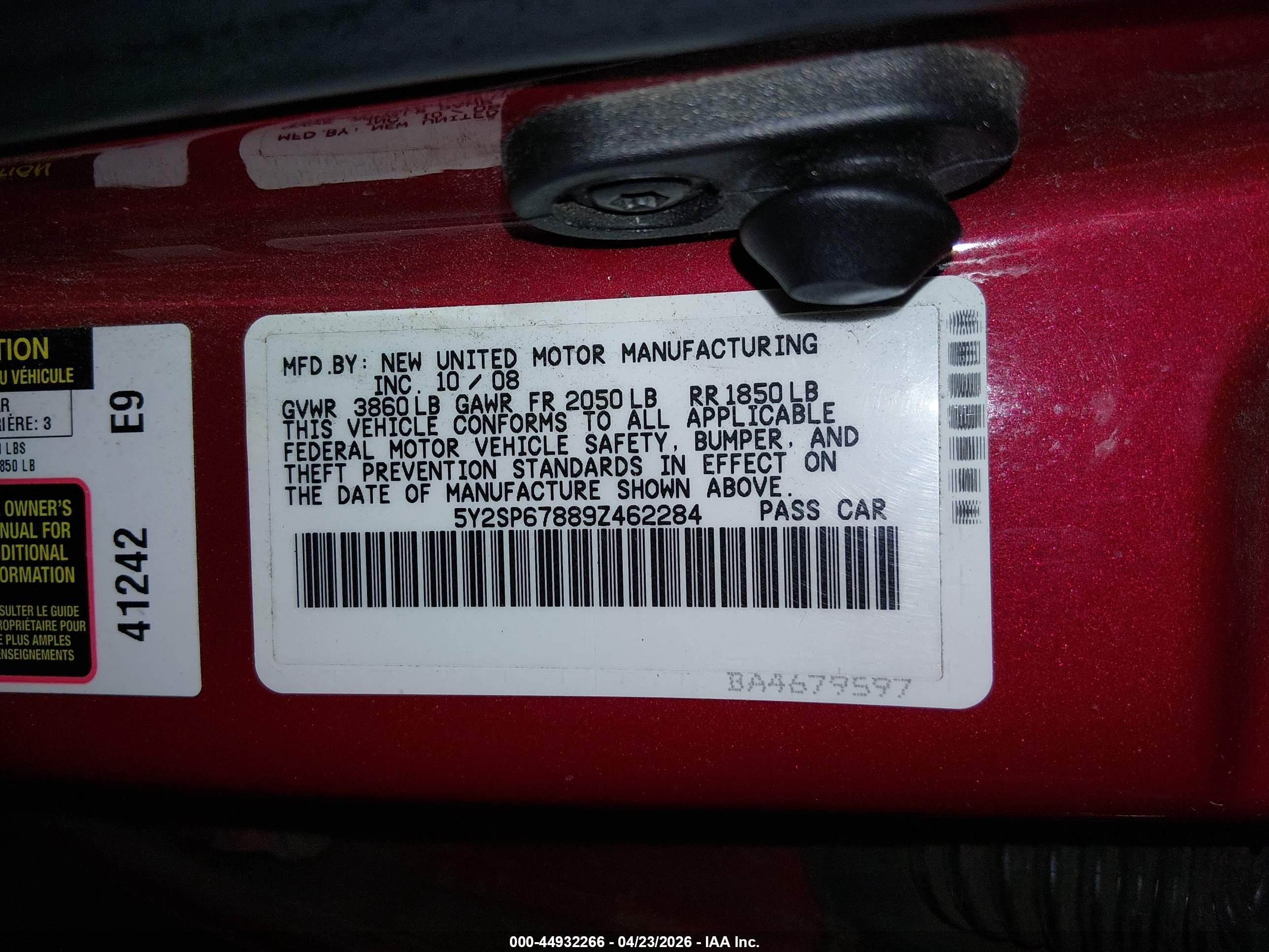 2009 Pontiac Vibe   Red vin: 5Y2SP67889Z462284
