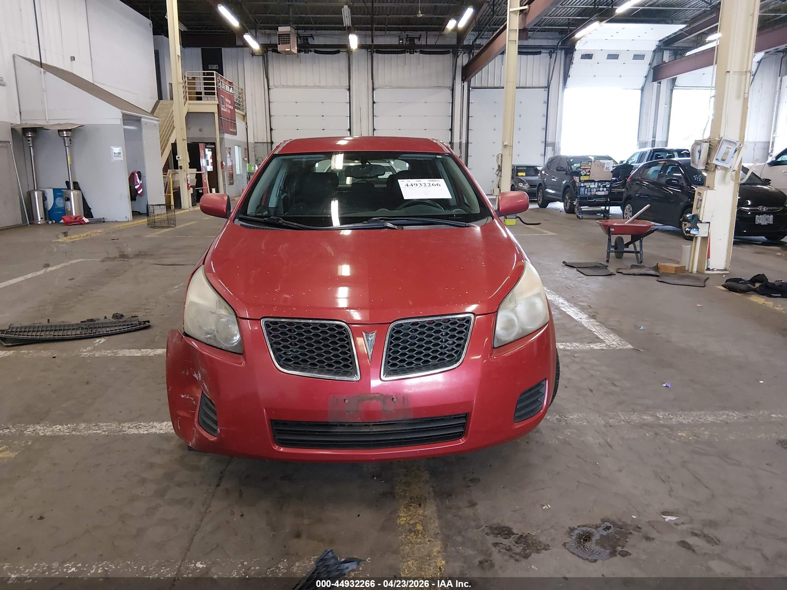 2009 Pontiac Vibe   Red vin: 5Y2SP67889Z462284