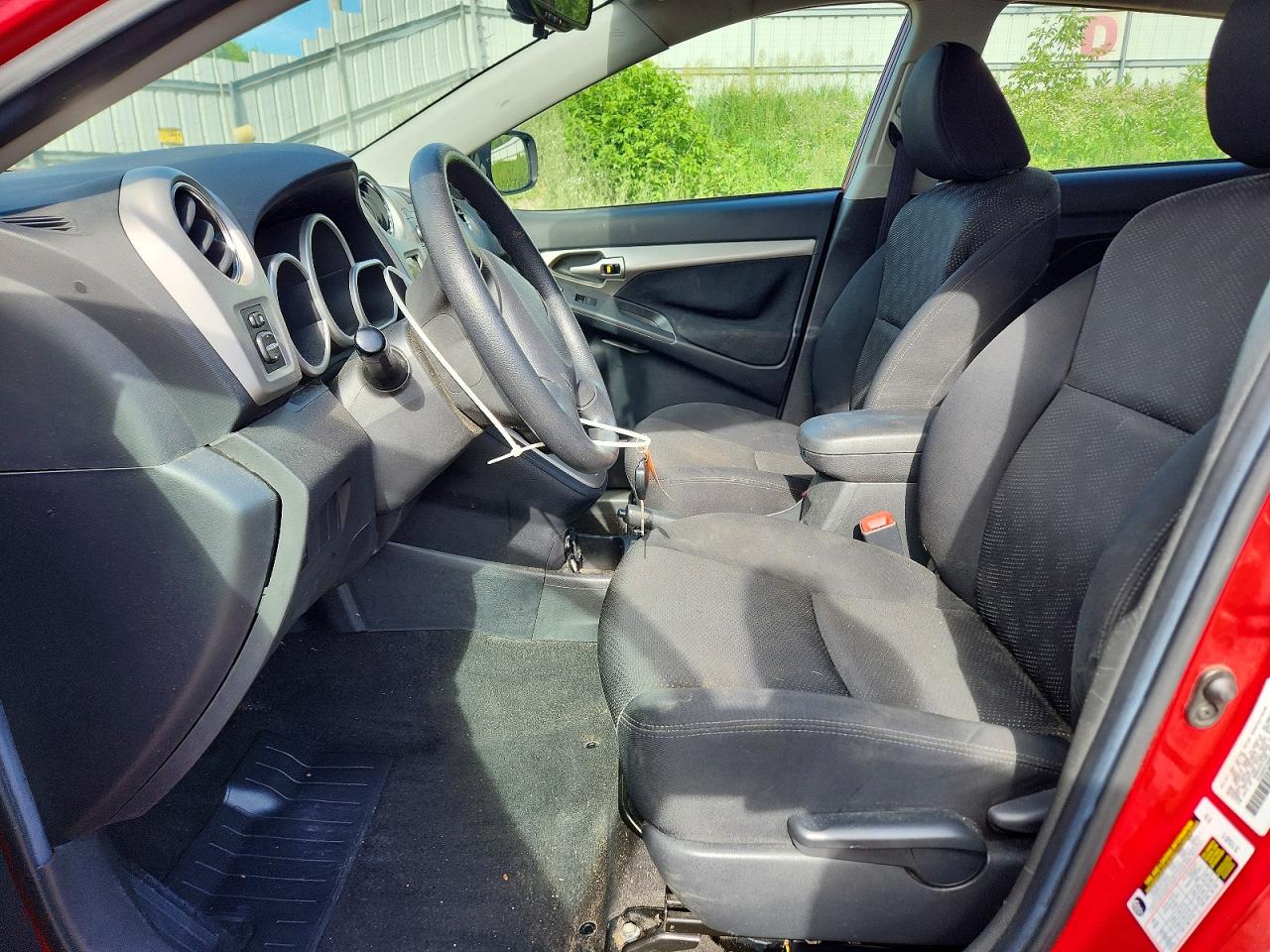 2009 Pontiac Vibe Red vin: 5Y2SP67899Z442450