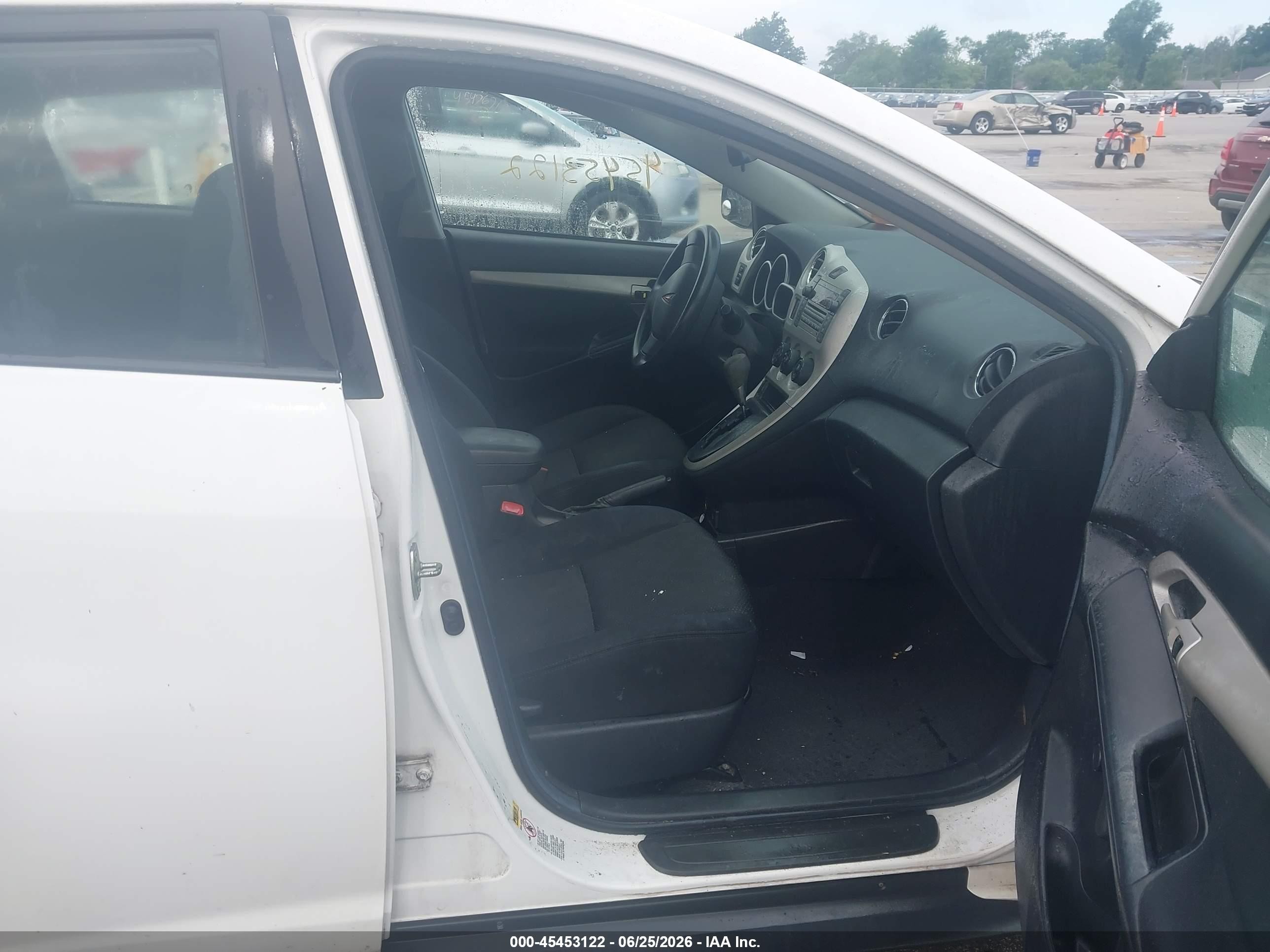 2009 Pontiac Vibe White vin: 5Y2SP67899Z446773