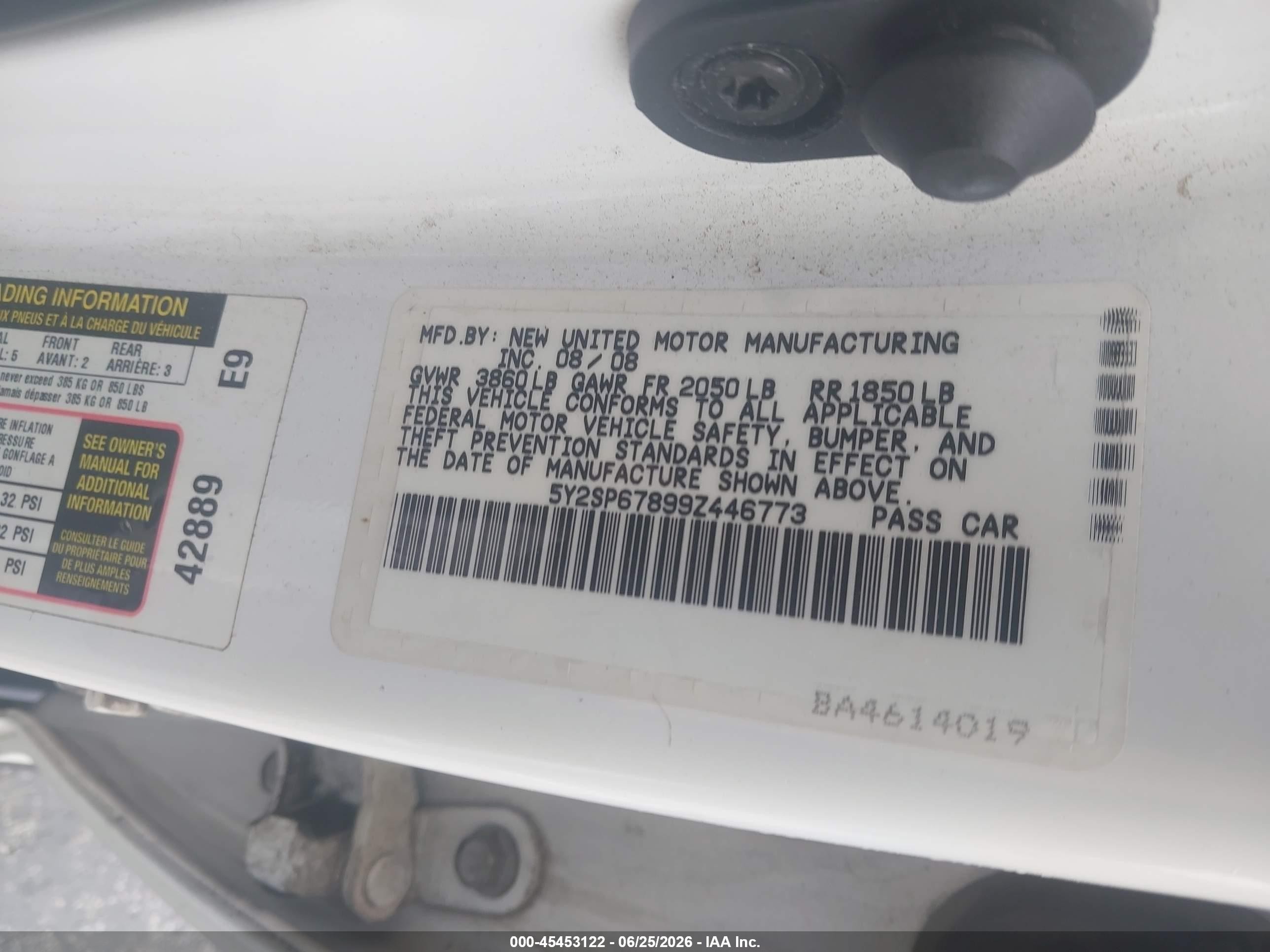 2009 Pontiac Vibe White vin: 5Y2SP67899Z446773