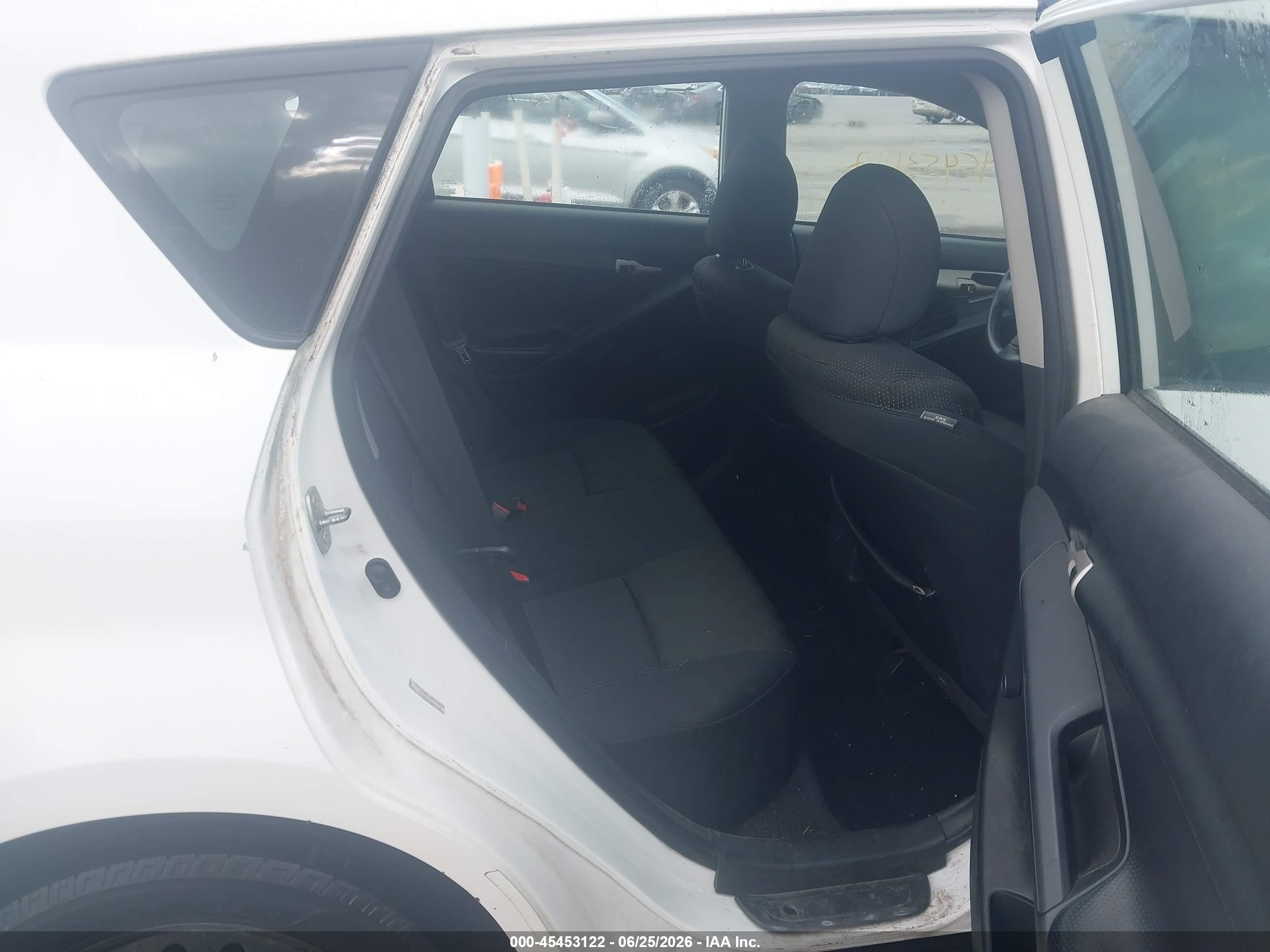 2009 Pontiac Vibe White vin: 5Y2SP67899Z446773