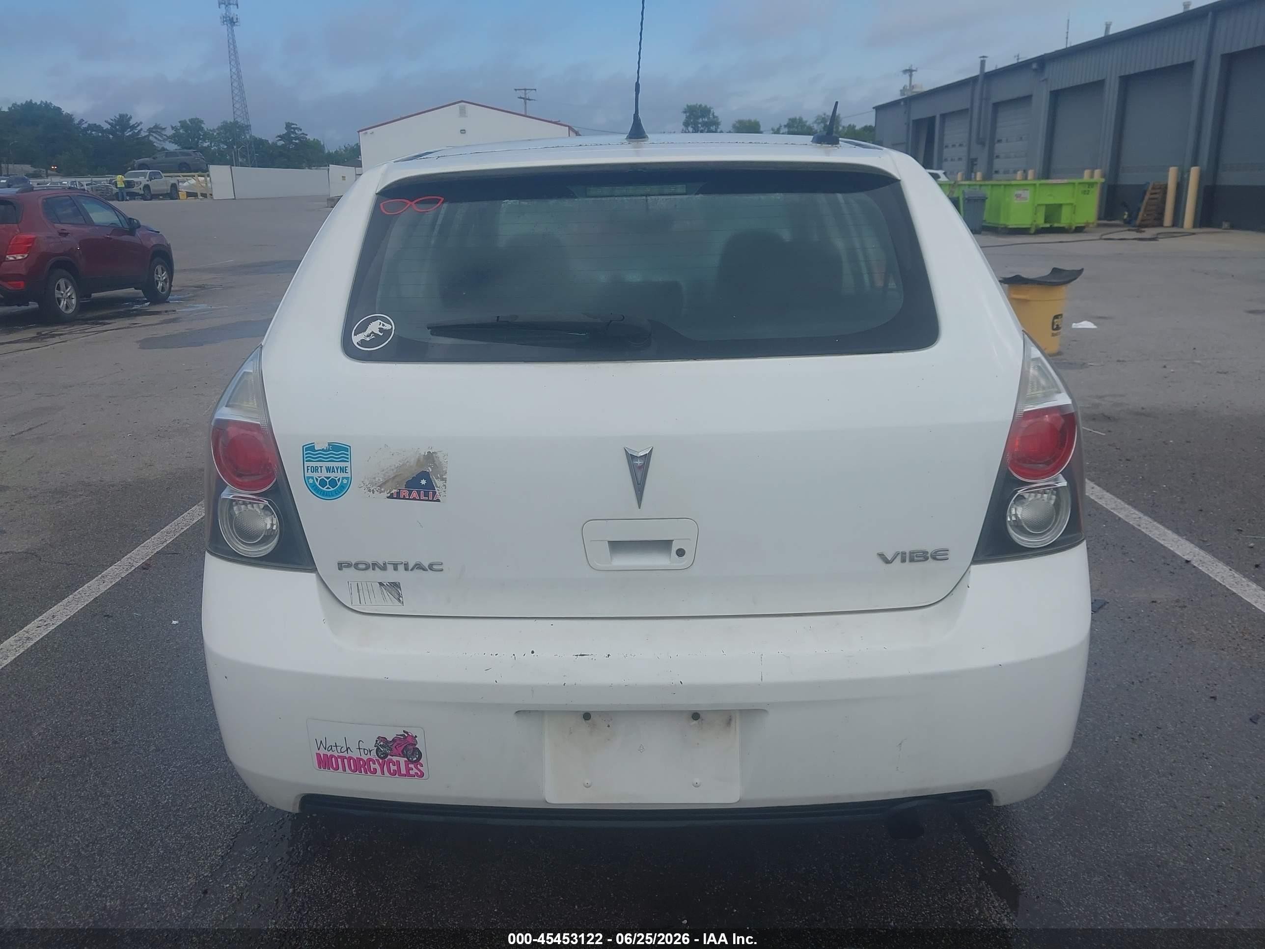2009 Pontiac Vibe White vin: 5Y2SP67899Z446773