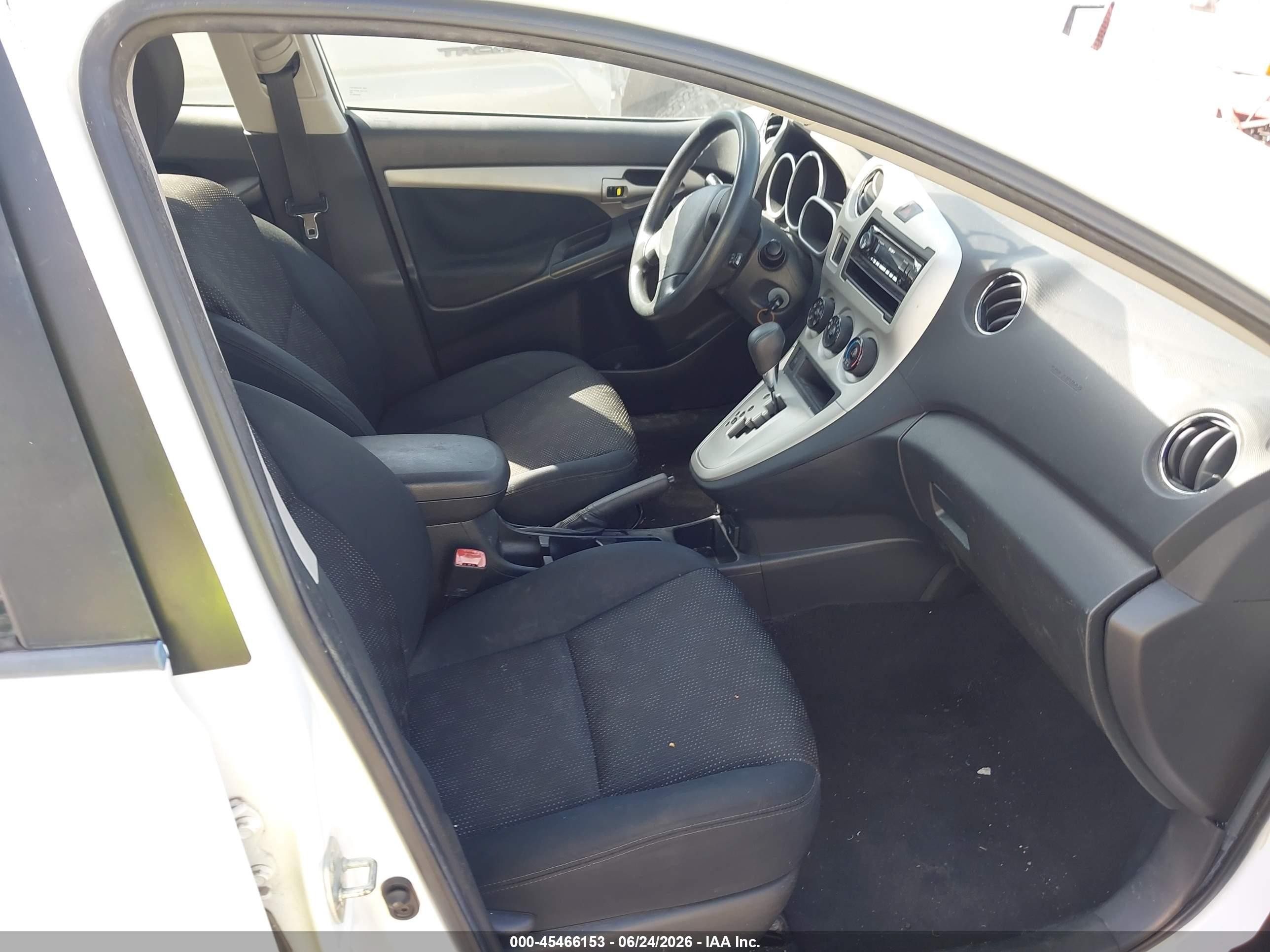 2010 Pontiac Vibe   White vin: 5Y2SP6E00AZ419222
