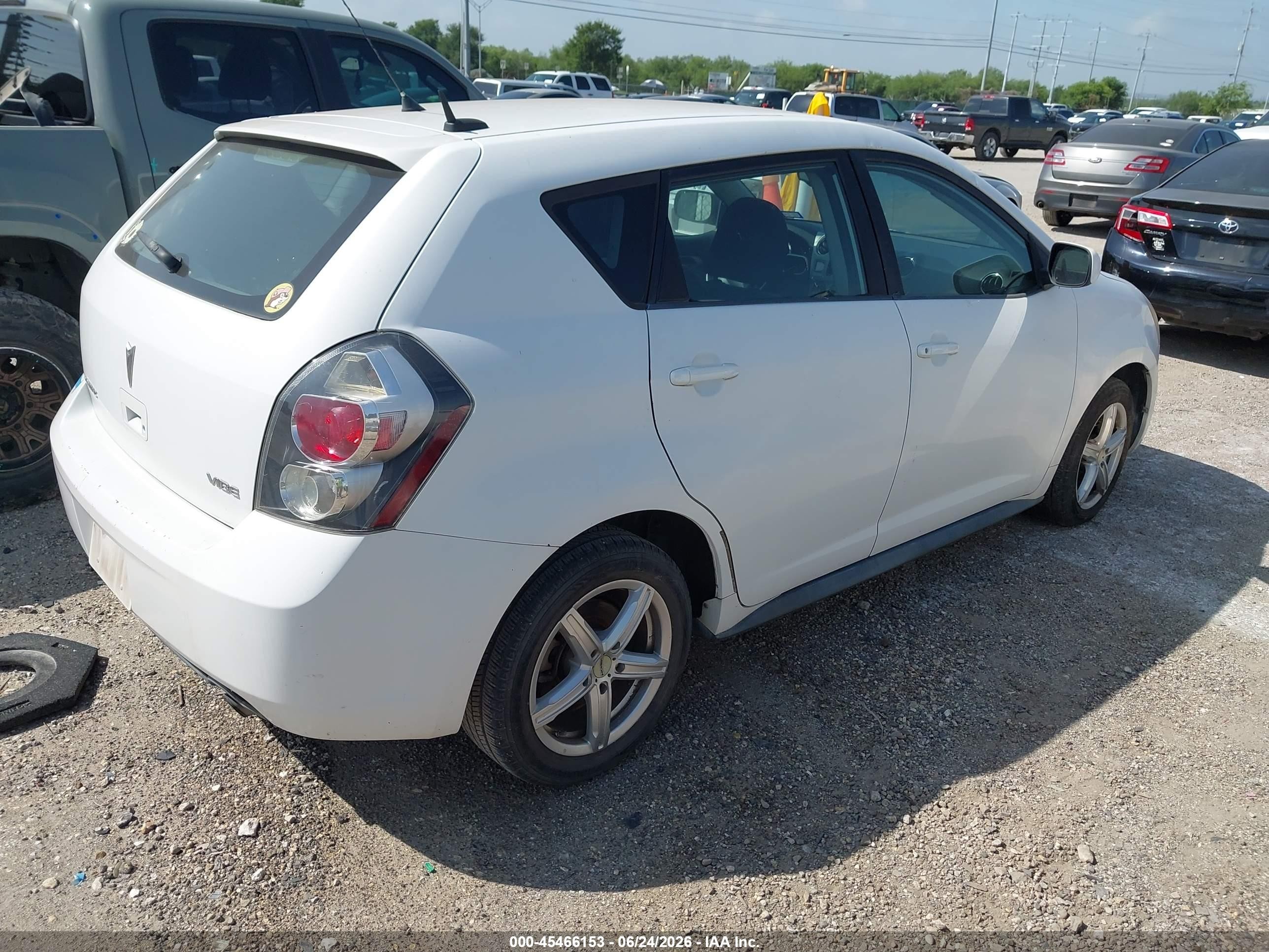 2010 Pontiac Vibe   White vin: 5Y2SP6E00AZ419222