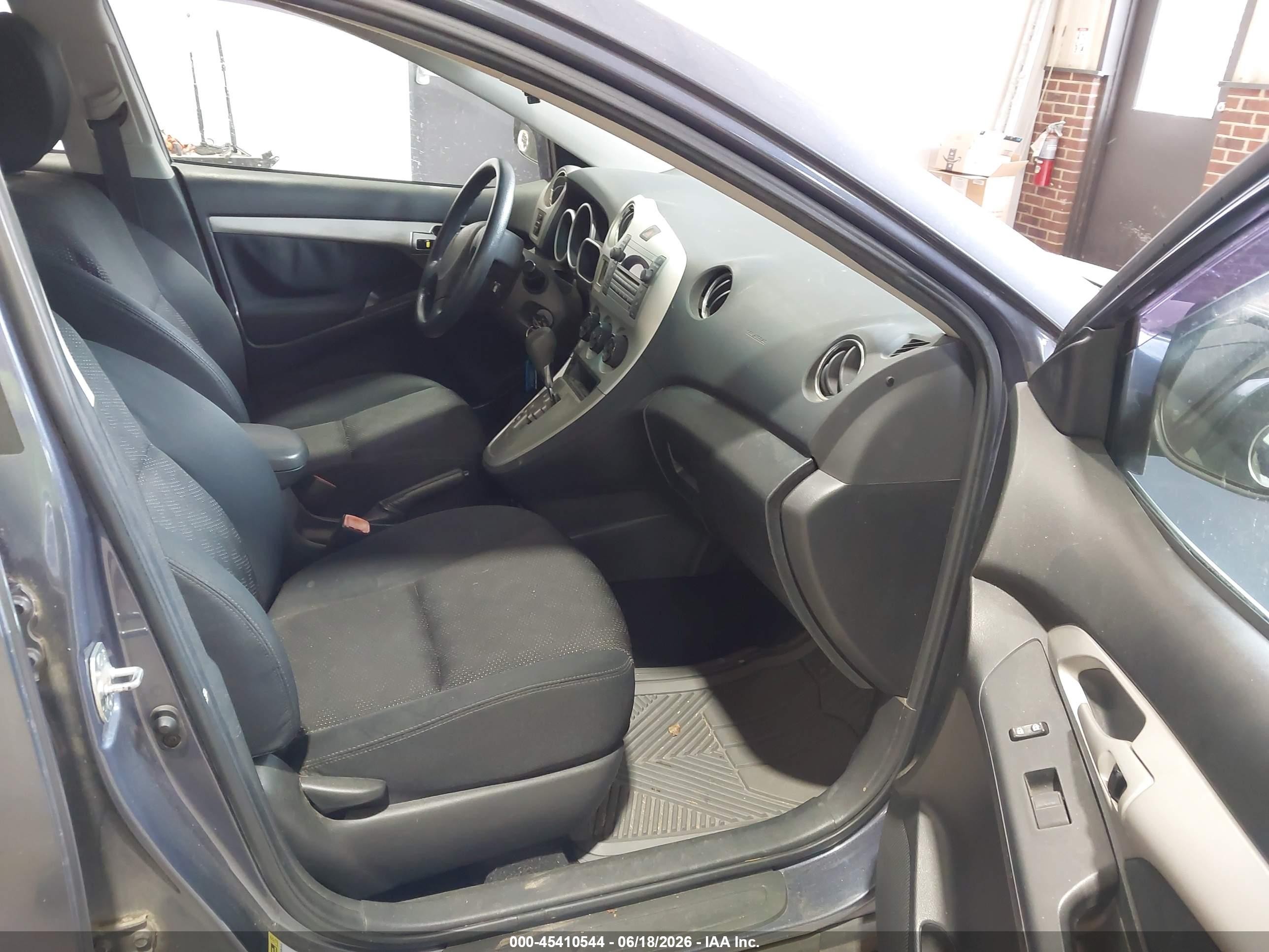 2010 Pontiac Vibe   Серый vin: 5Y2SP6E02AZ410988