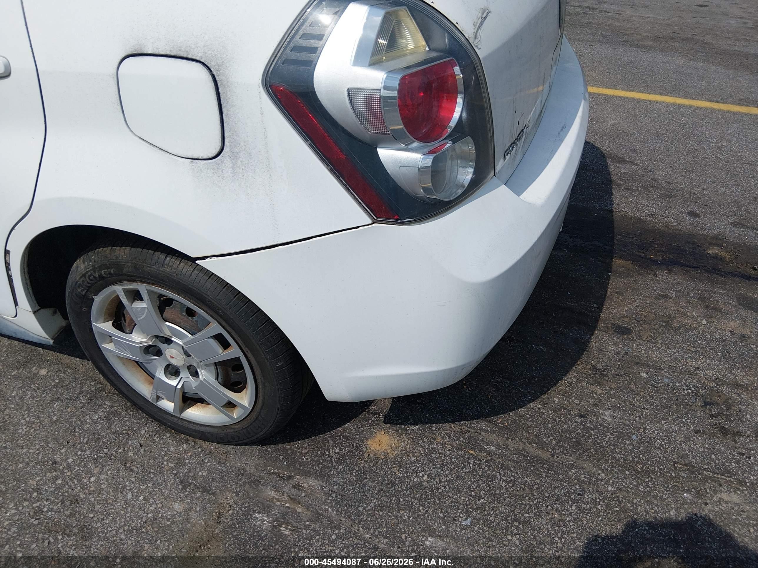 2010 Pontiac Vibe   White vin: 5Y2SP6E07AZ414518